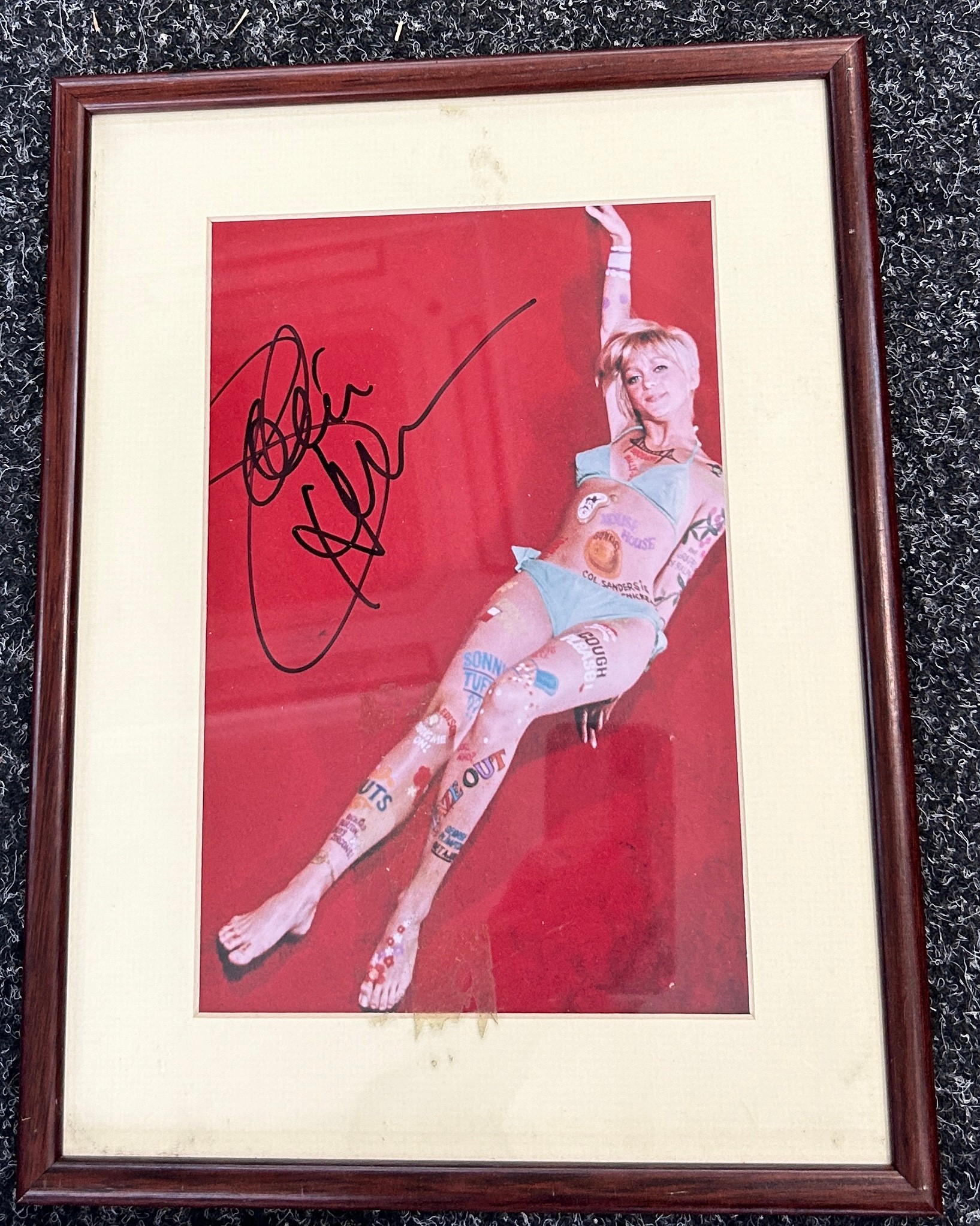 Authentic framed signed autograph by Kate Beckinsale, Uma Thurman, Goldie Hawn, approximate frame - Image 4 of 5