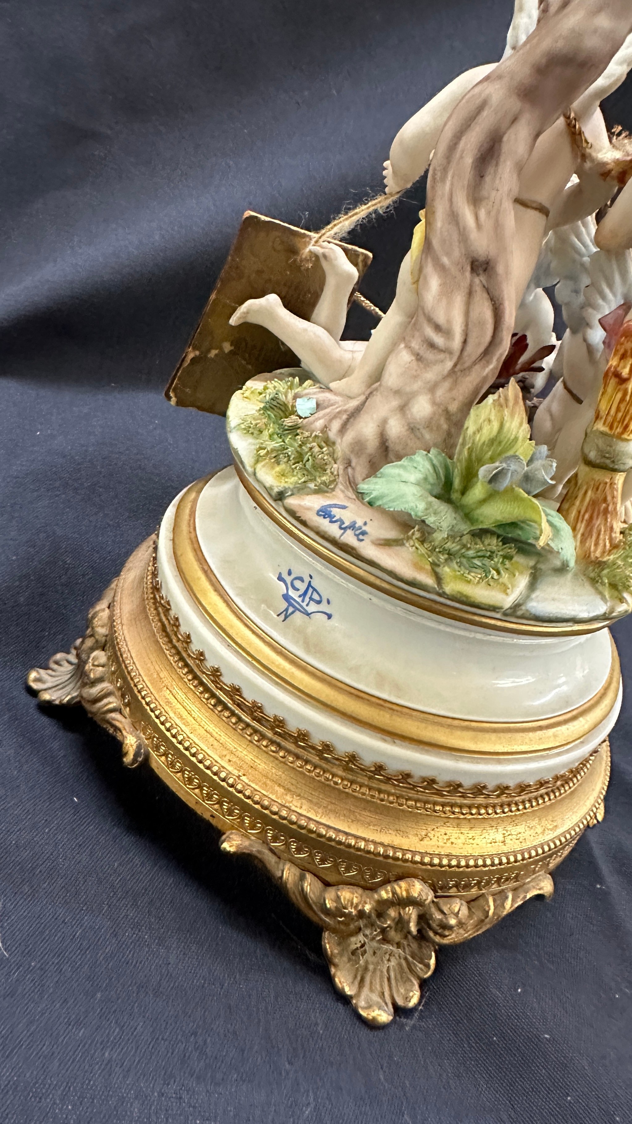 2 Capodimonte figures on a gilt base - Image 5 of 5