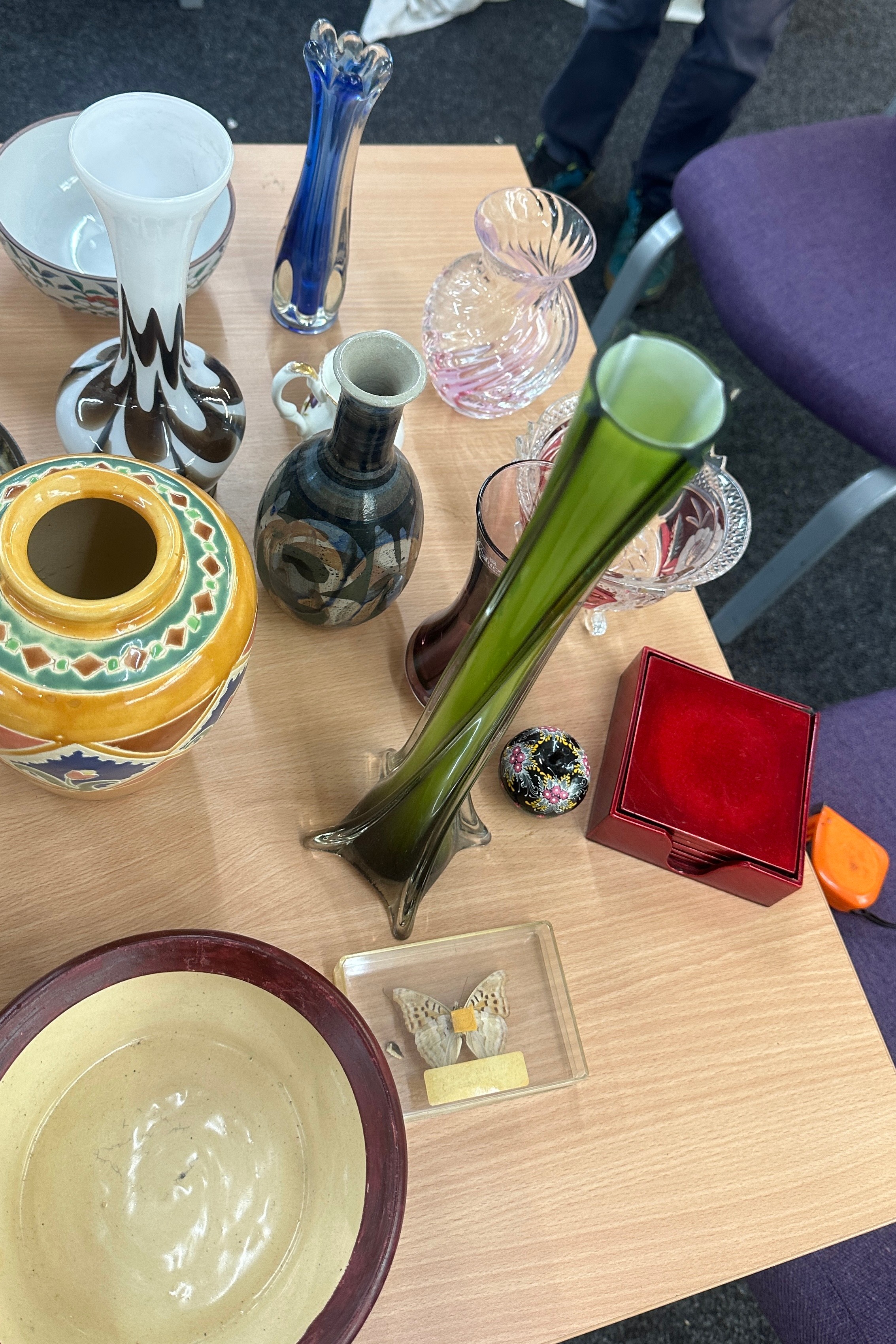 Selection of miscellaneous includes Coloured glass, vases, lamps etc - Image 4 of 10