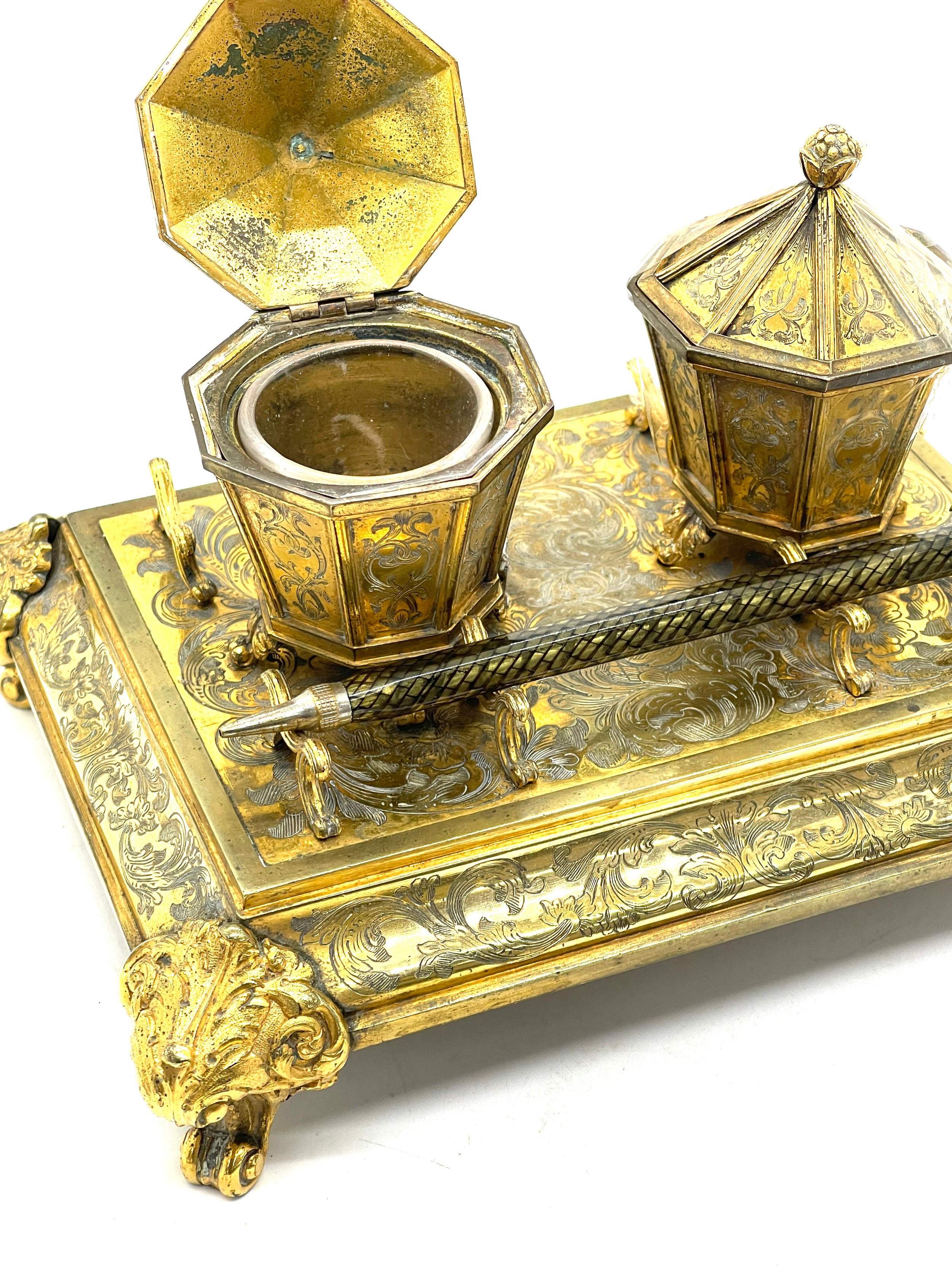 Brass inkwell and pen, inkwell needs new hinge - Image 5 of 7