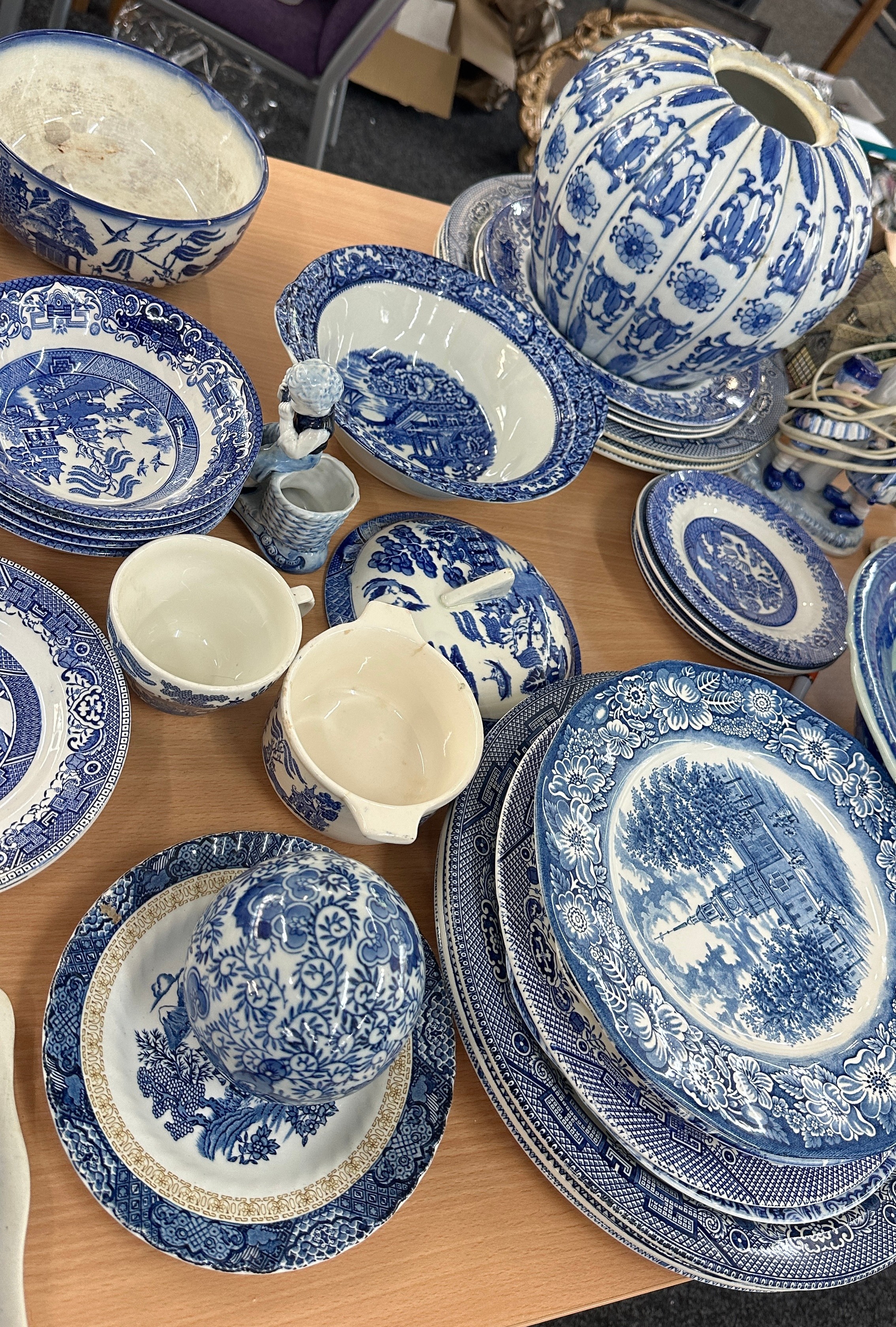Large selection of blue and white pottery to include plates, vases etc - Image 4 of 5