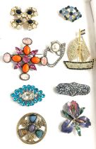 Selection of assorted brooches