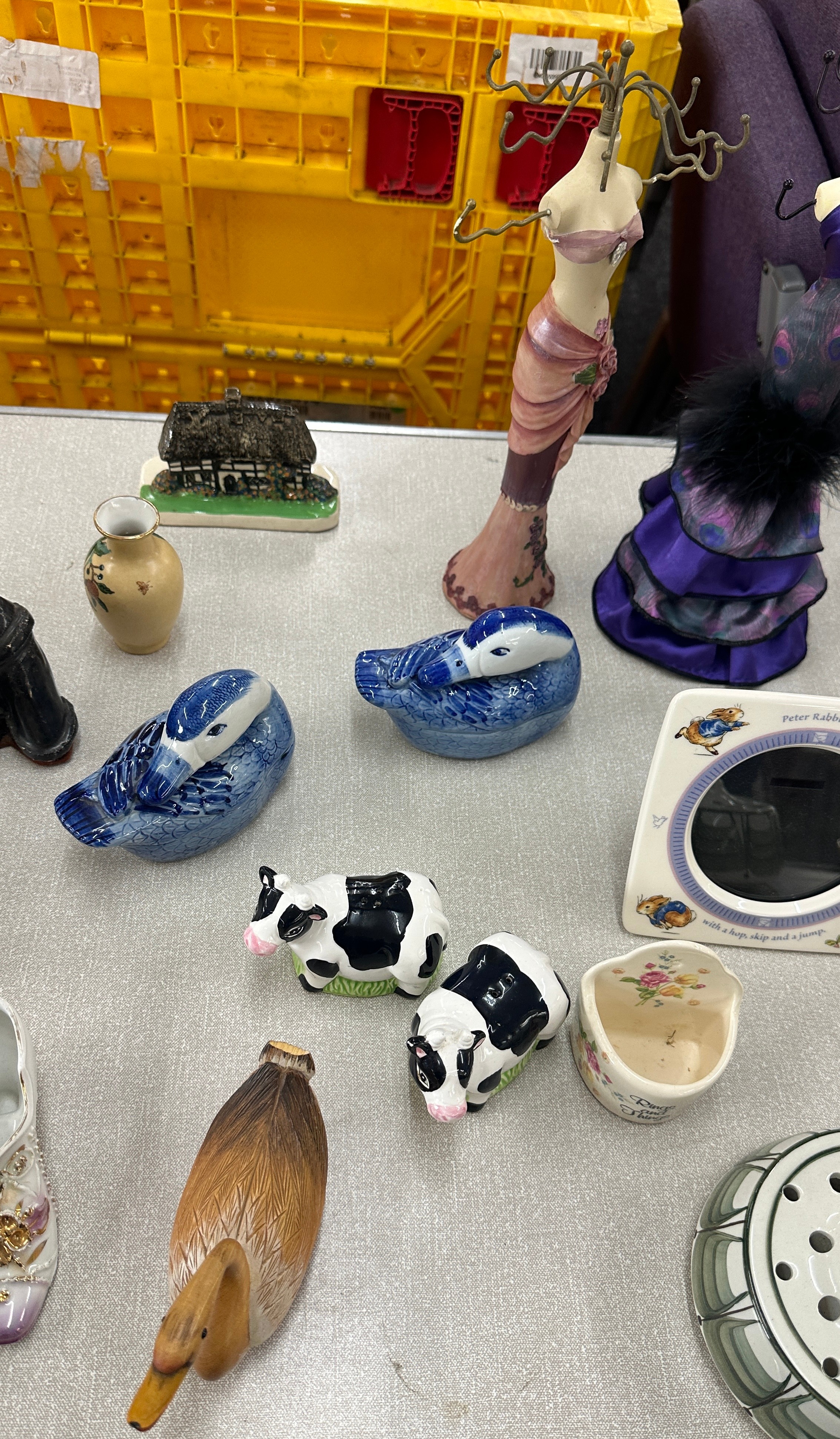Large selection of miscellaneous includes salt and pepper pots, pottery etc - Image 5 of 6