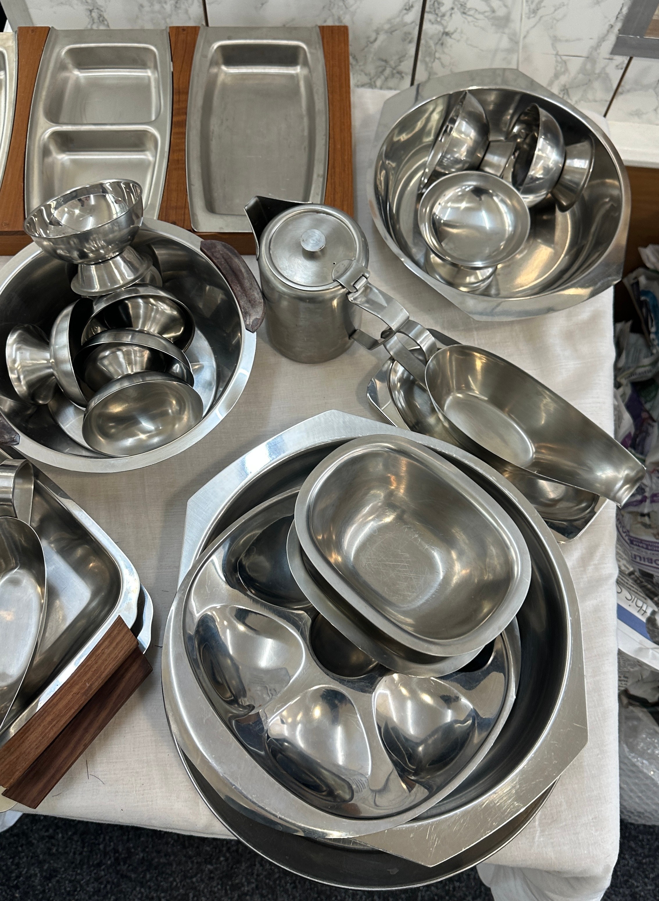 Selection of stainless steel kitchen pieces to include bowls, jugs etc - Image 2 of 3