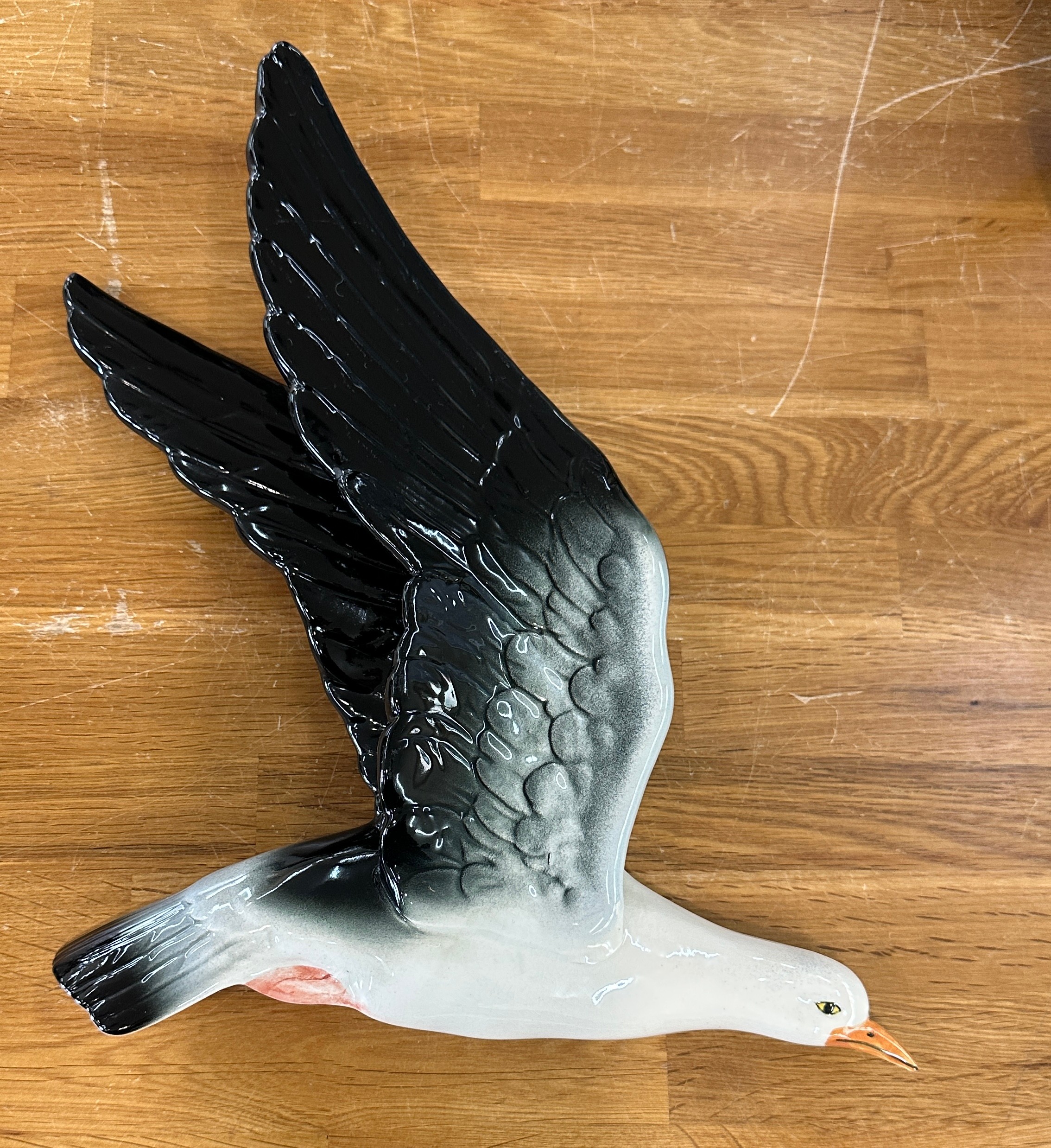 Three piece graduating hand painted gulls largest measures approx 14 inches wide - Image 2 of 5