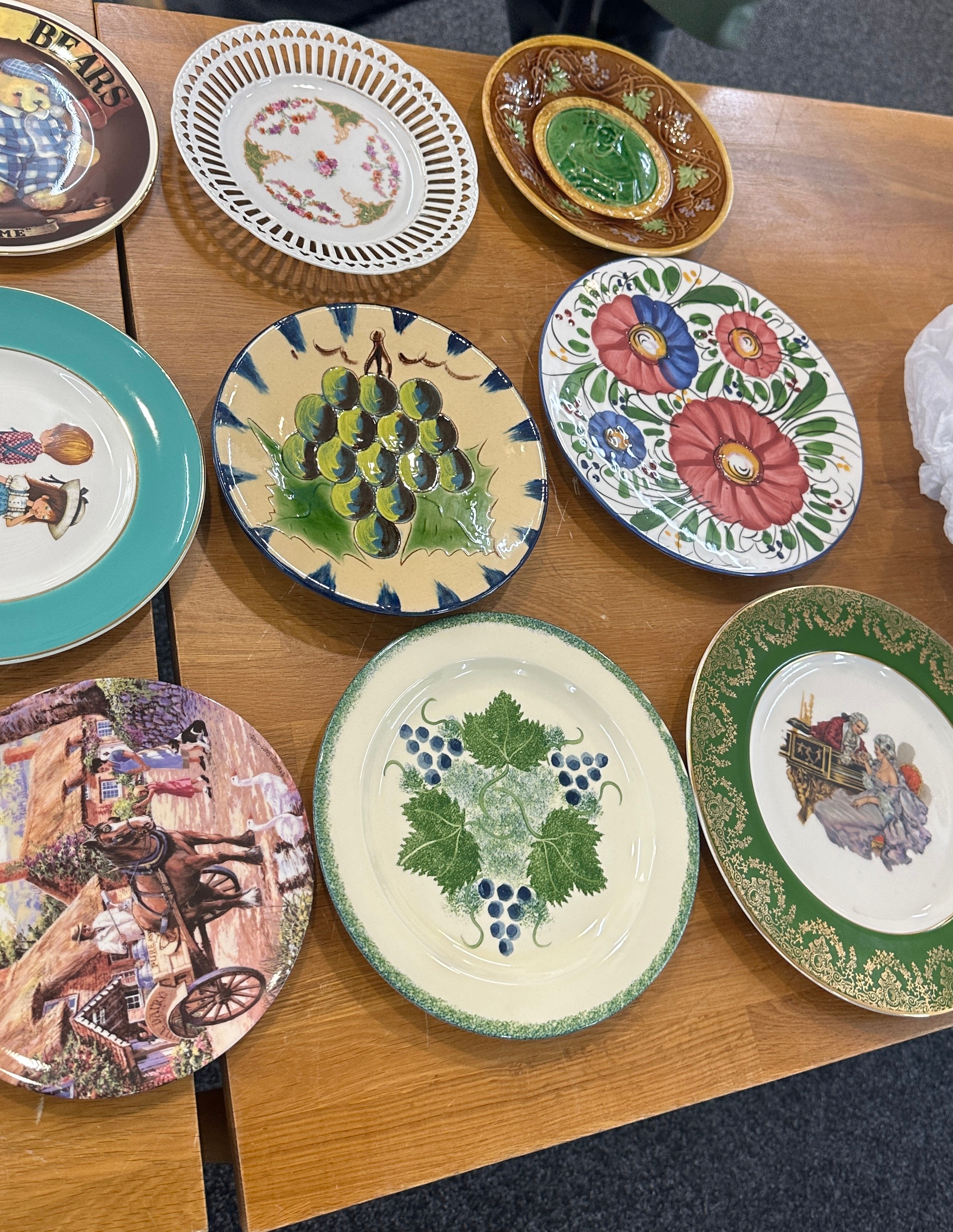 Large selection of assorted wall collectors plates - Image 3 of 4