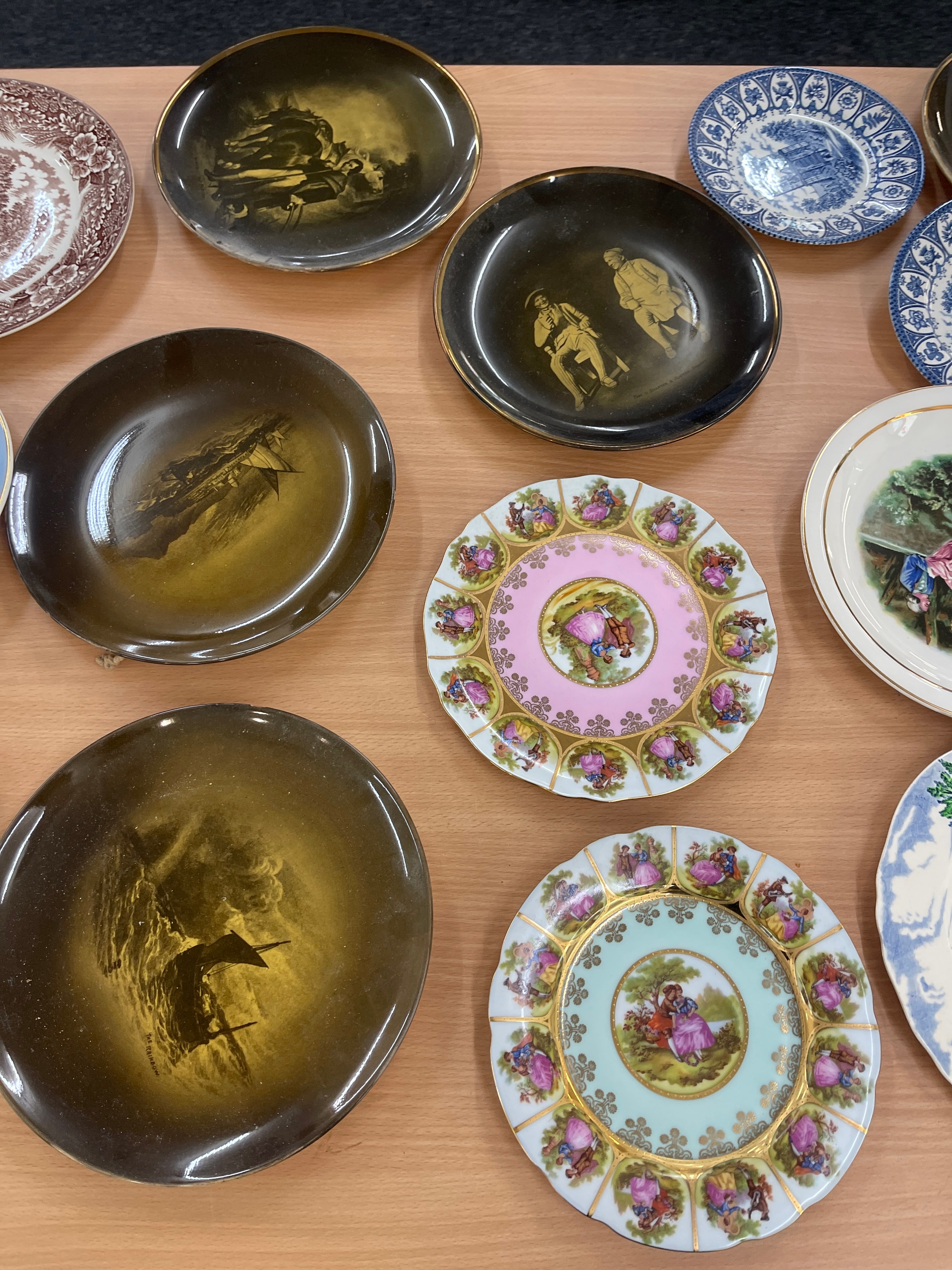 Larges selection of assorted collectors plates - Image 4 of 5