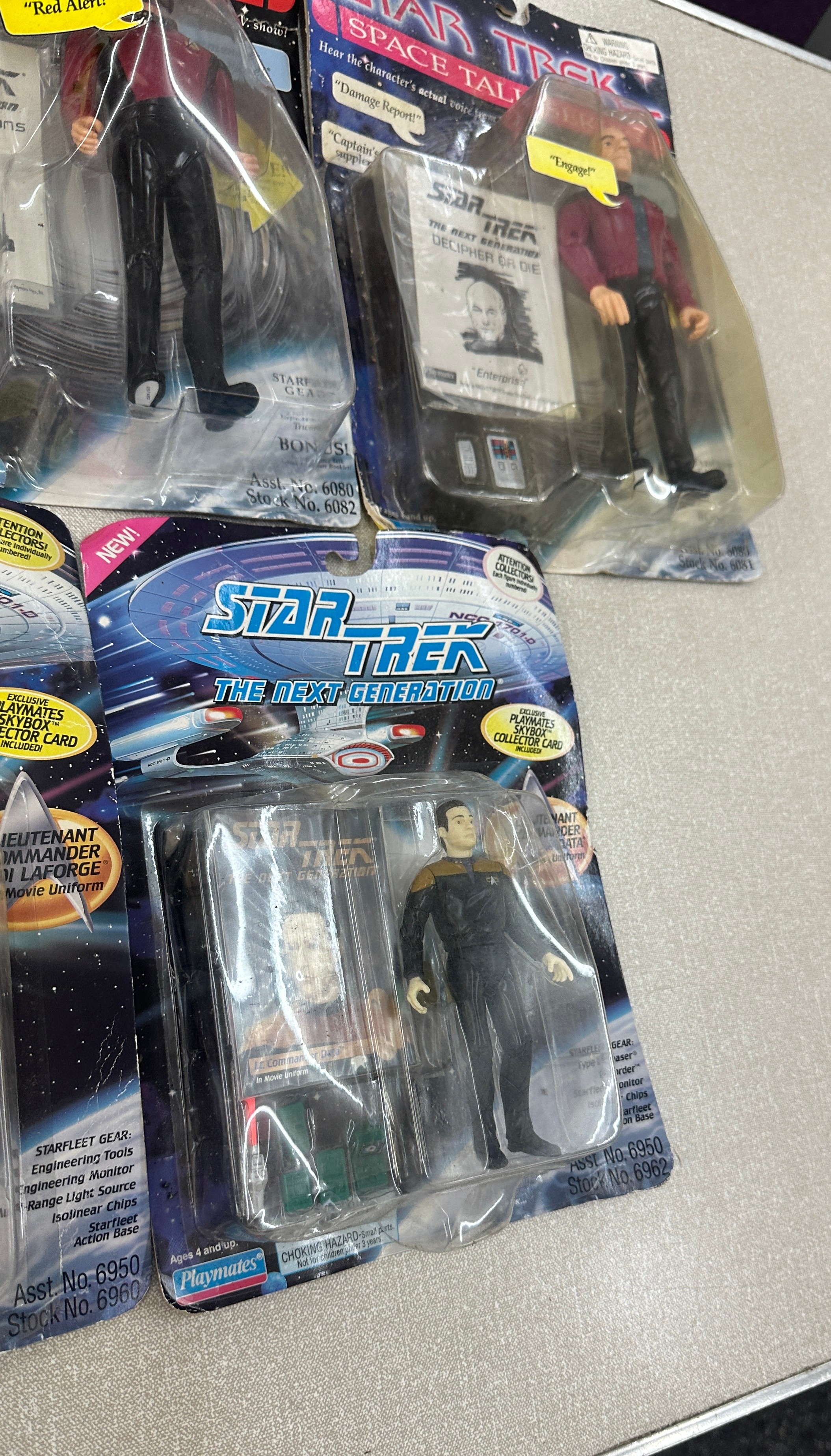 Selection of assorted Star trek figures includes talking series etc - Image 8 of 8