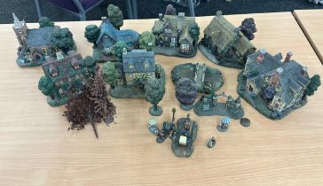 Selection of Hawthorne village figures includes Stone broke inn, pastry shop etc