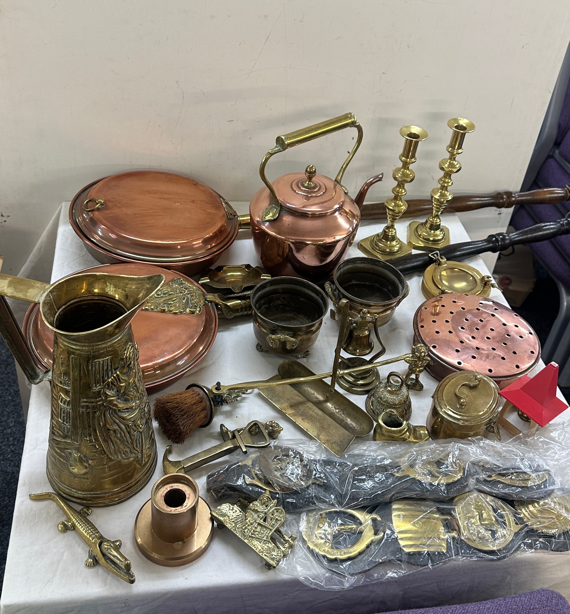 Selection of brass and copper ware - Image 5 of 5