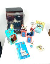 Selection of Wallace and Gromit collectable items to include Shaun the Sheep, toothbrush holder,