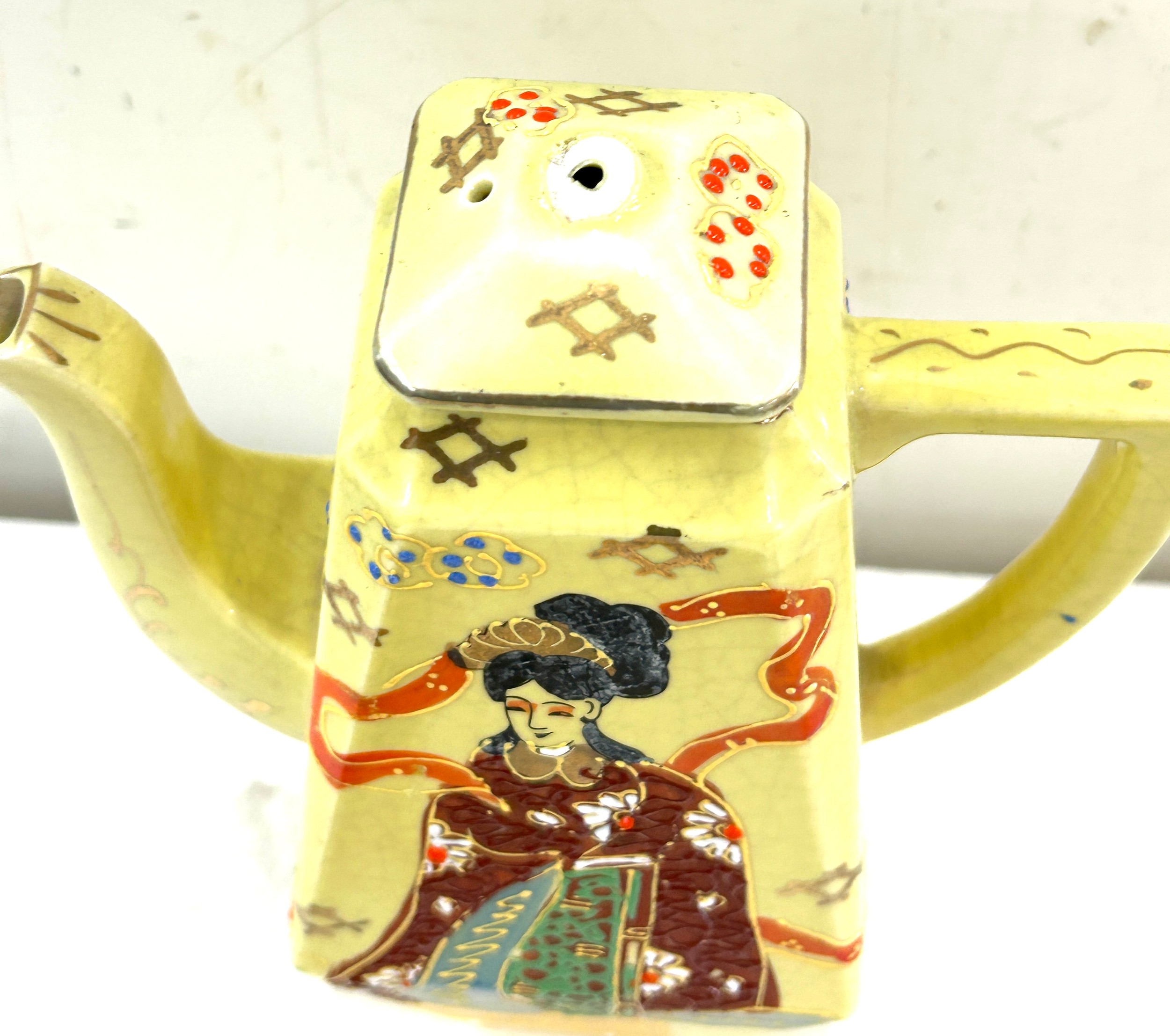 Selection of oriental pottery - Image 6 of 6
