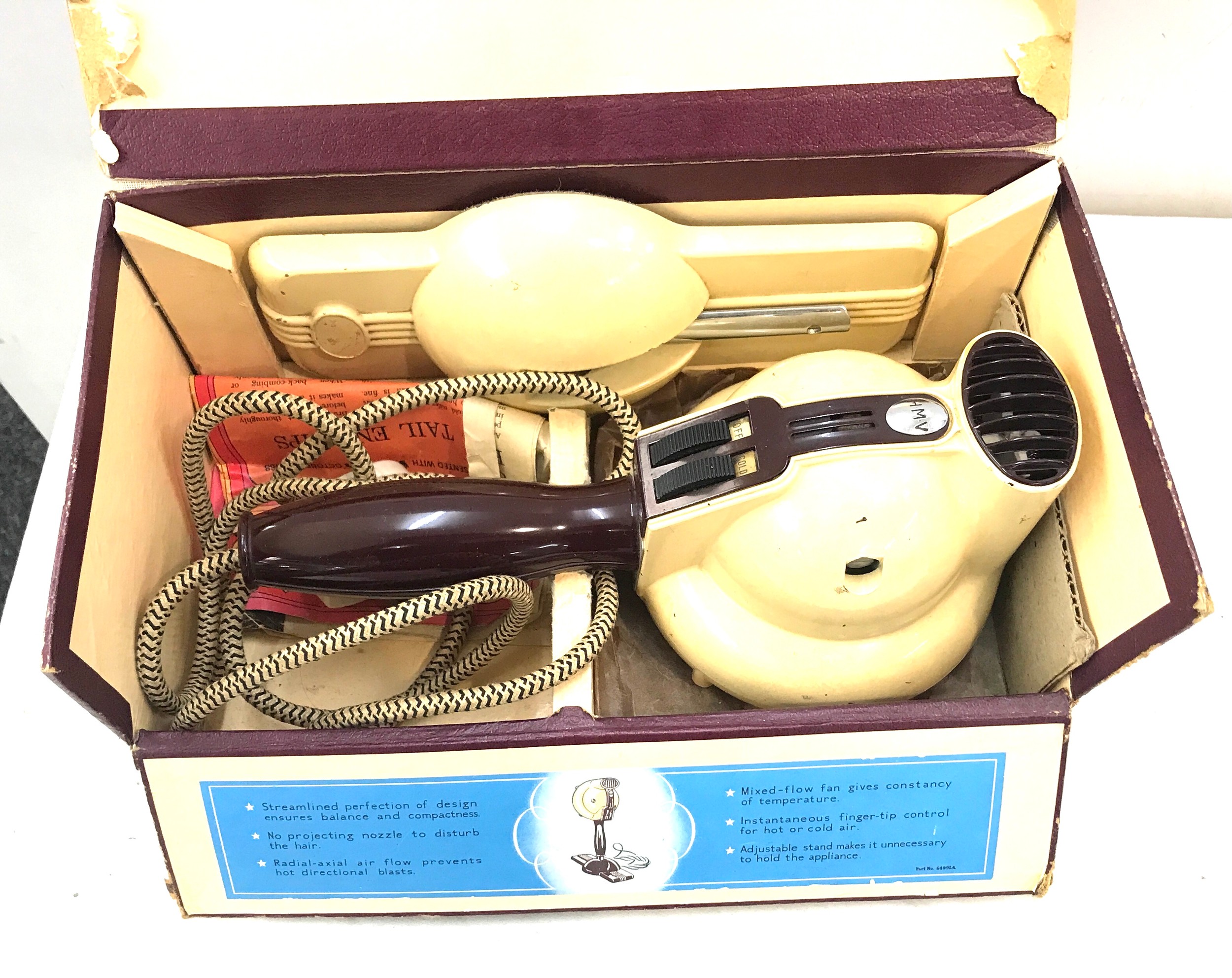Selection of vintage electricals includes hair dryer and a iron - Image 5 of 5