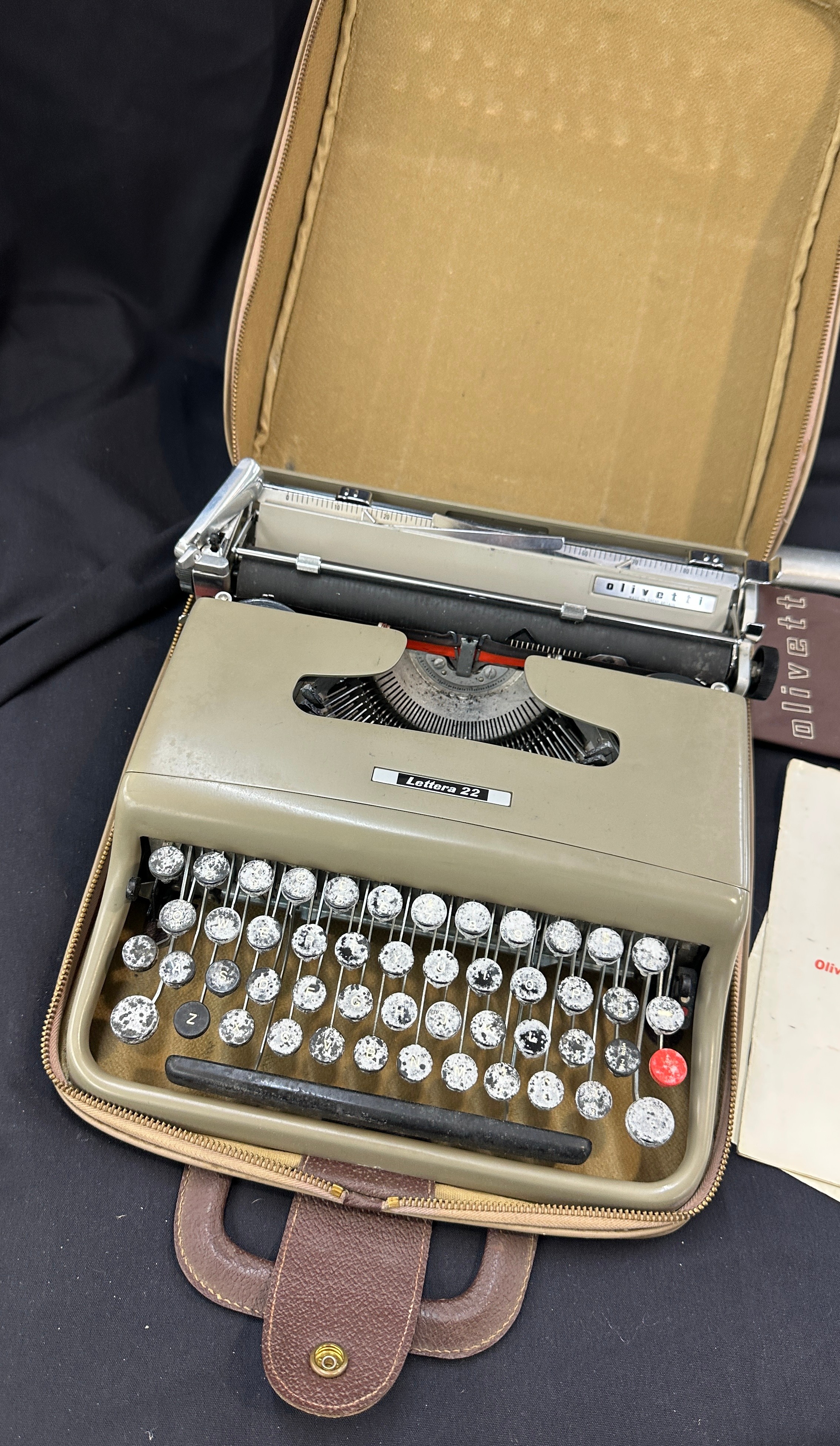 Cased Netera 22 type writer - Image 2 of 5