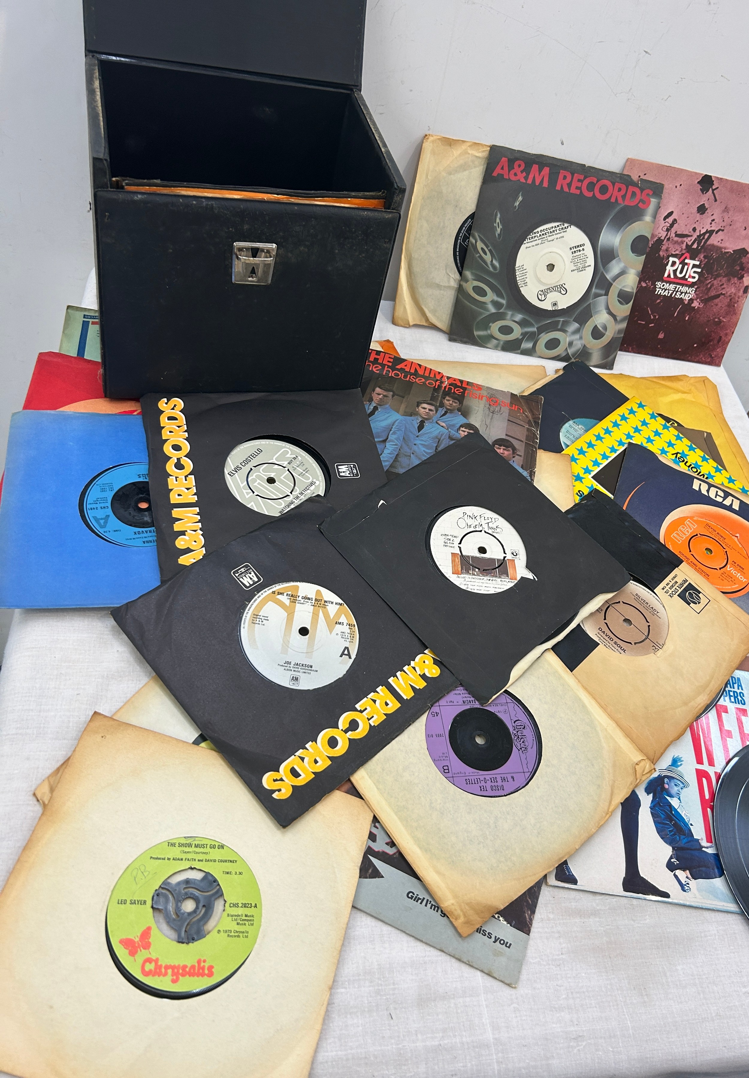 Selection of cased 45's to include artists David Bowie, Leo Sayer, Pink Floyd, Steve Wonder etc - Image 3 of 3