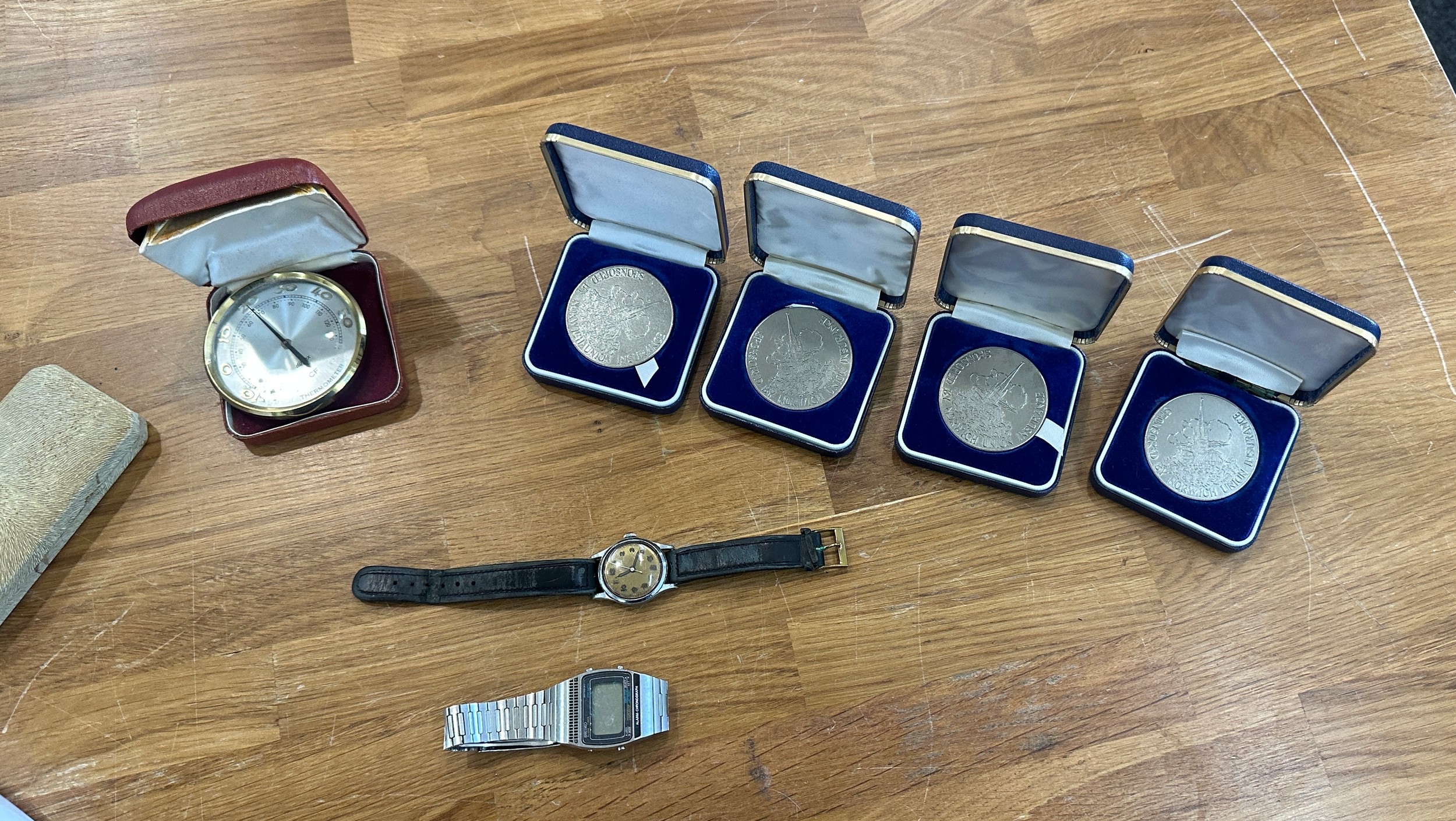 Selection of collectables includes 2 Vintage gents wrist watches includes Seiko, Elveter, both