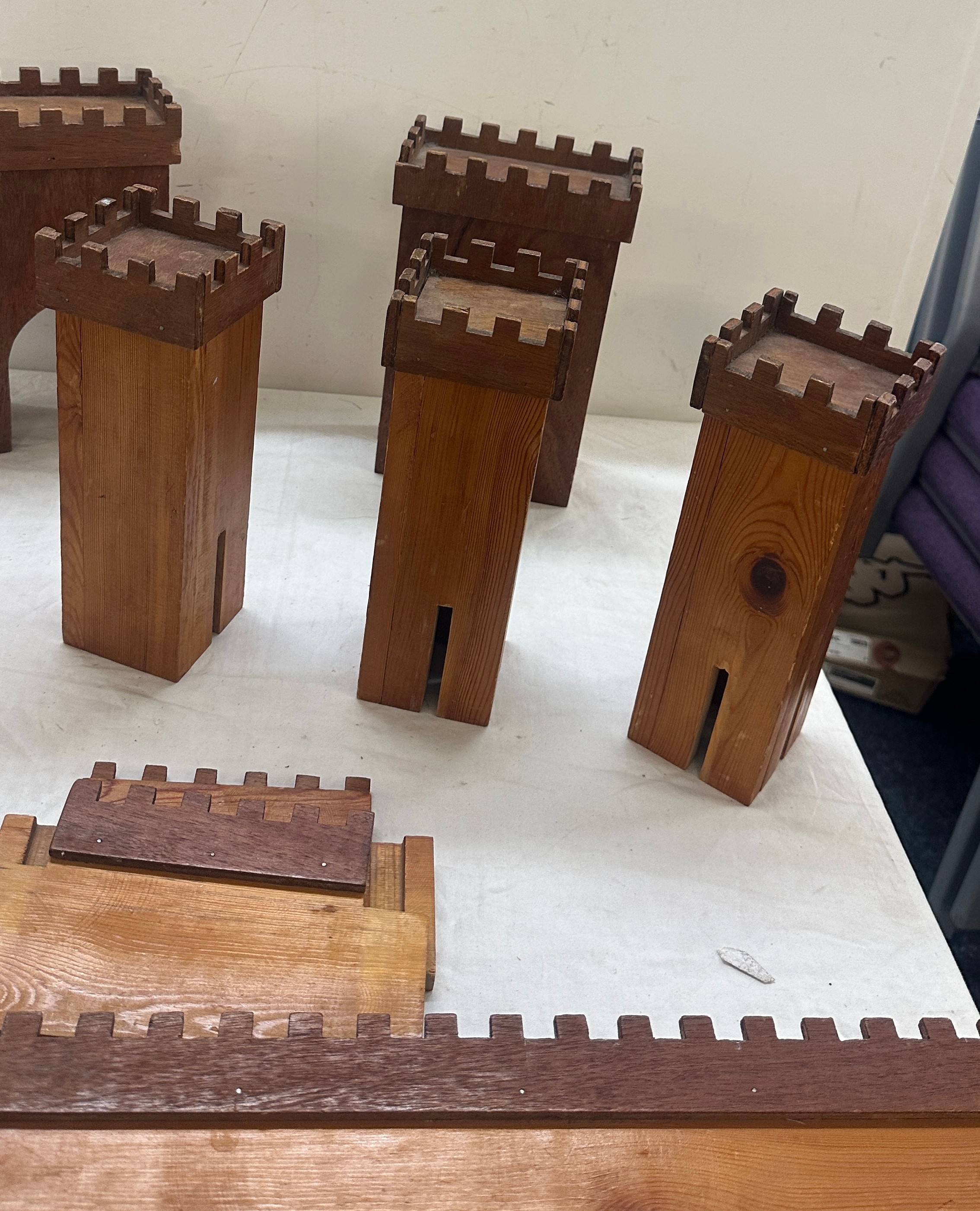 Vintage Fort/ wooden castle 23 inches by 22 inches - Image 3 of 3