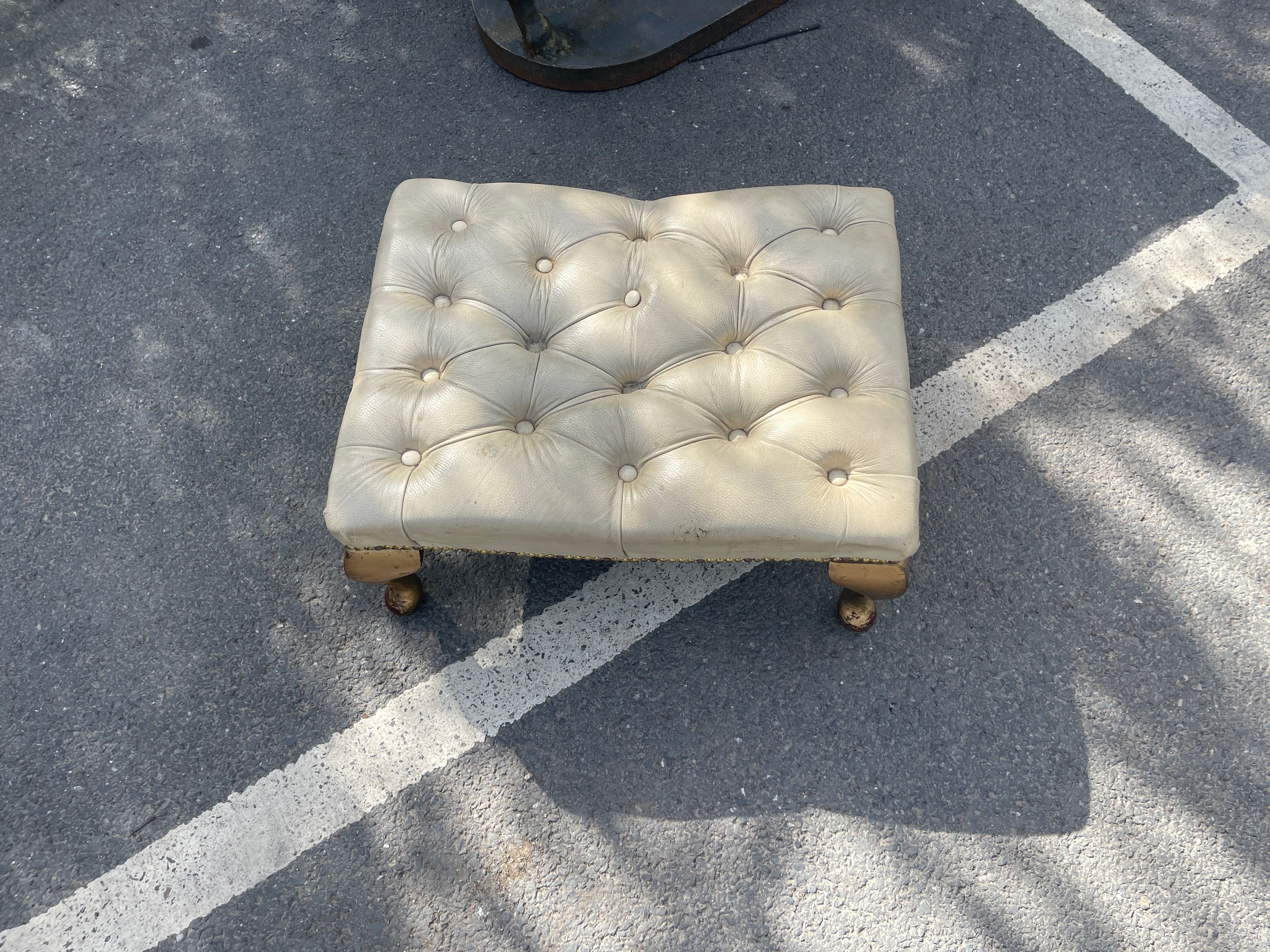 Small leather foot stool - Image 2 of 2