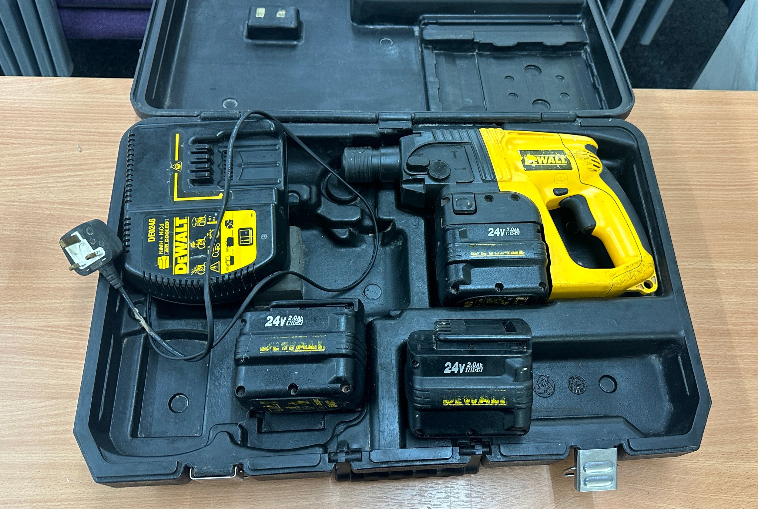 Dewalt 24v sds charger not working - Image 3 of 3