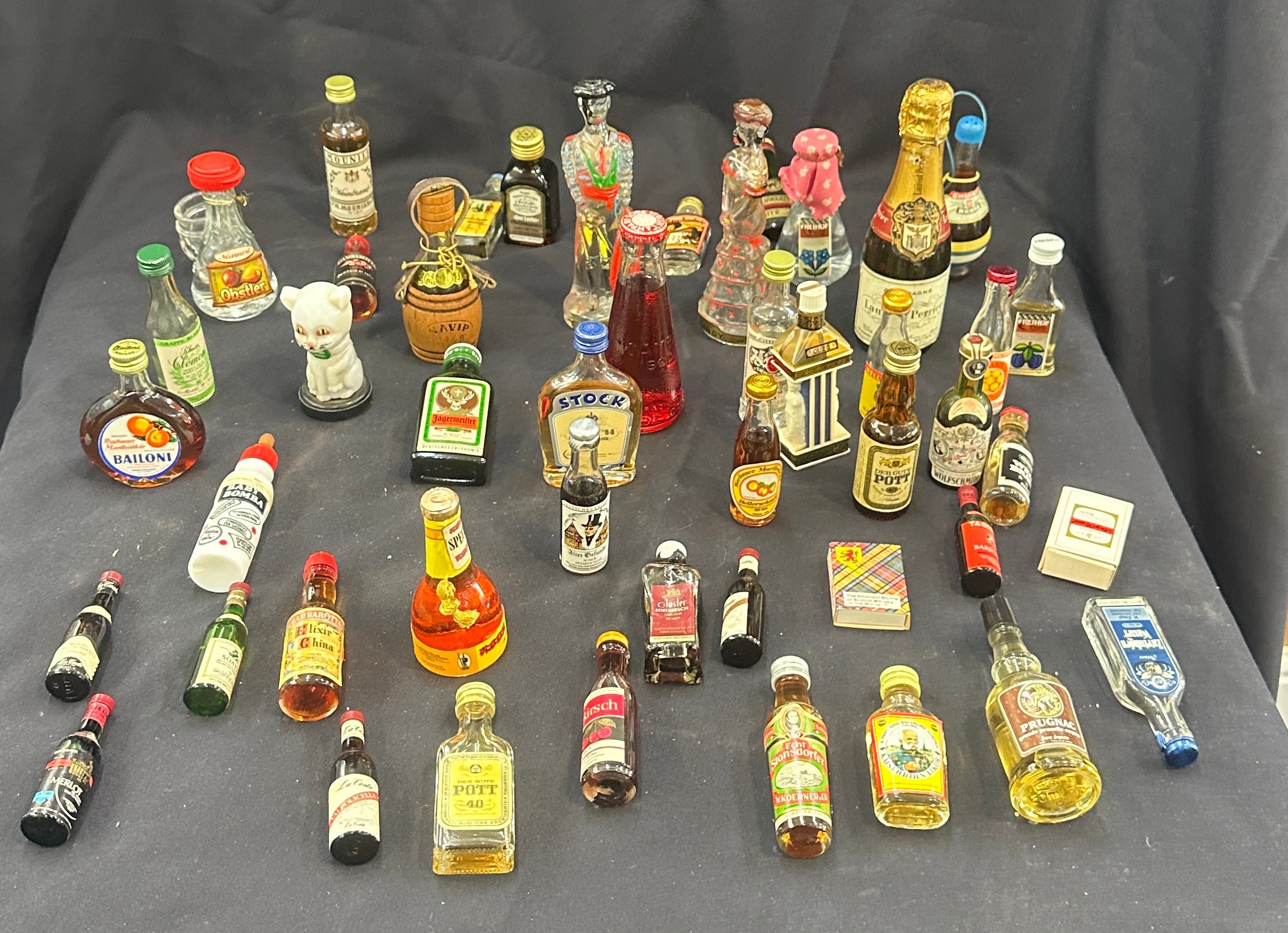 Selection of vintage alcohol miniatures includes Jager master, port, brandy etc - Image 7 of 7