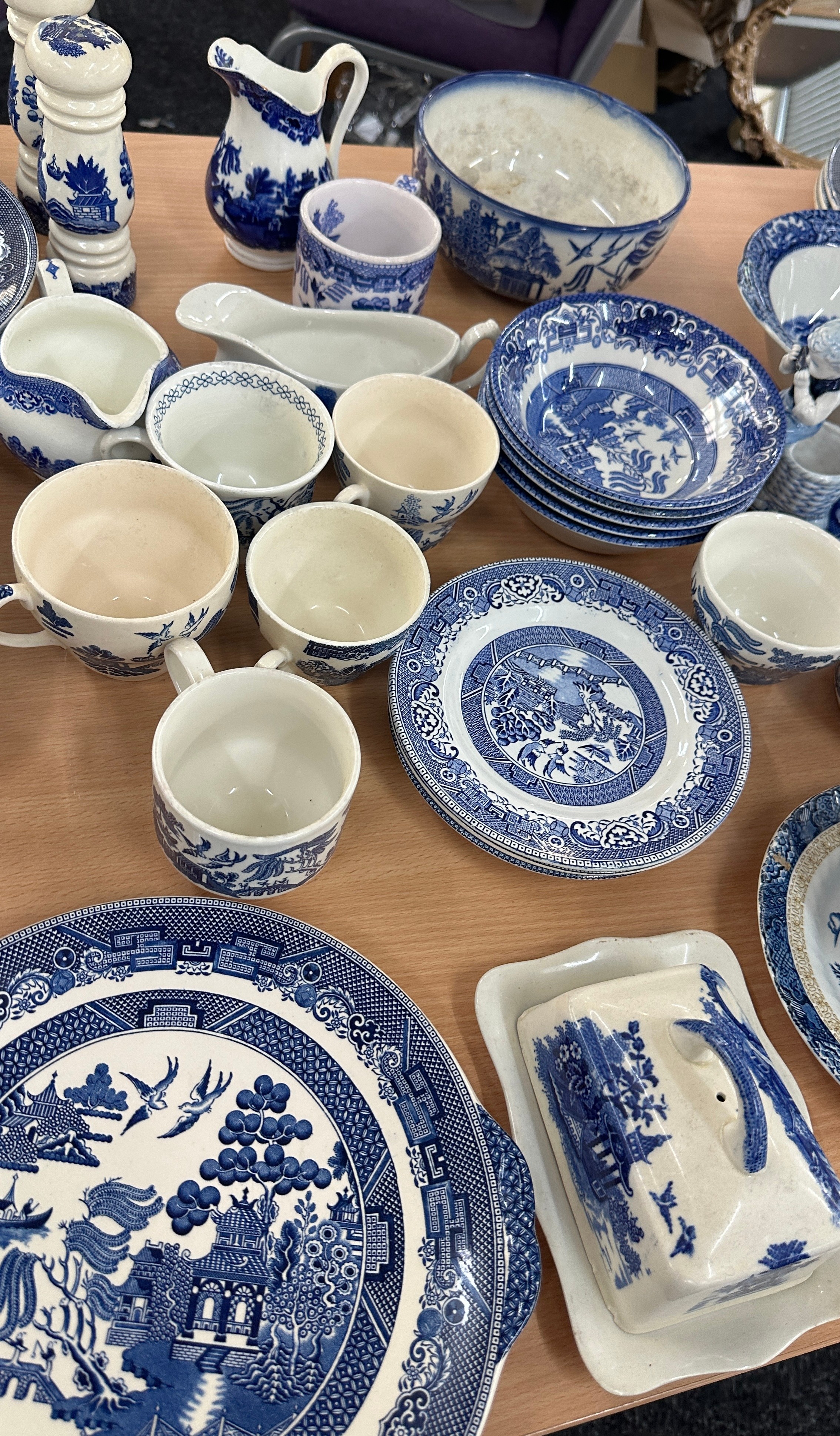 Large selection of blue and white pottery to include plates, vases etc - Image 3 of 5
