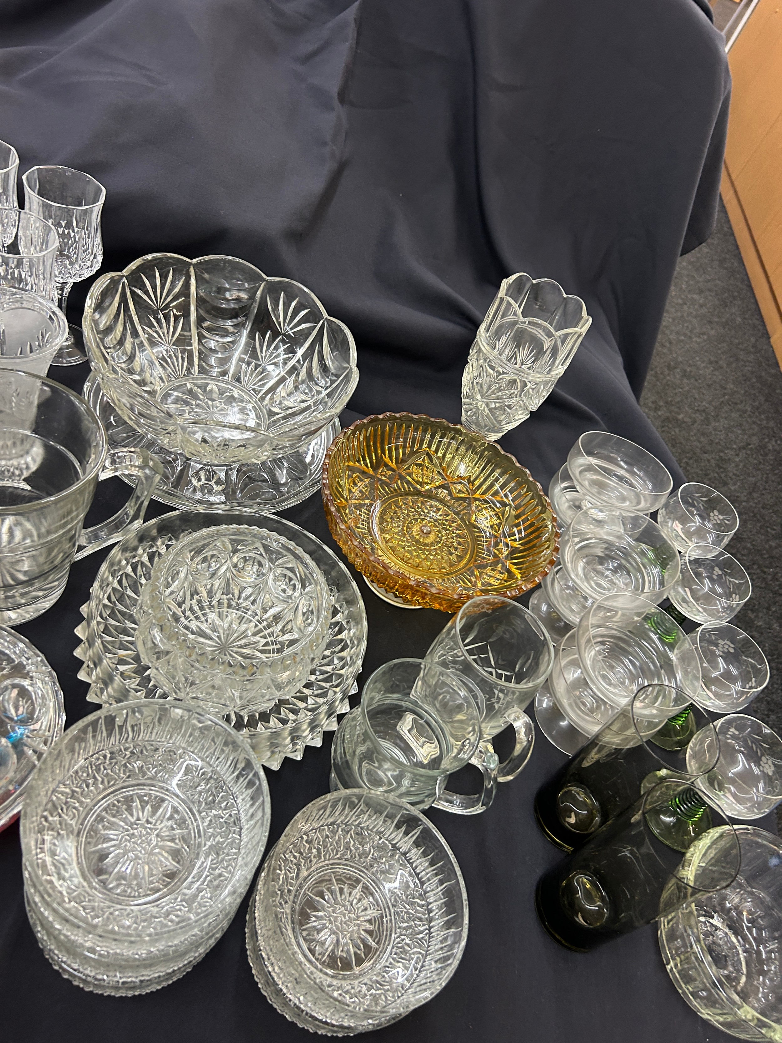 Large selection of glassware to include bowls, jugs, glasses etc - Image 5 of 5