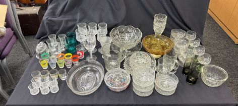 Large selection of glassware to include bowls, jugs, glasses etc