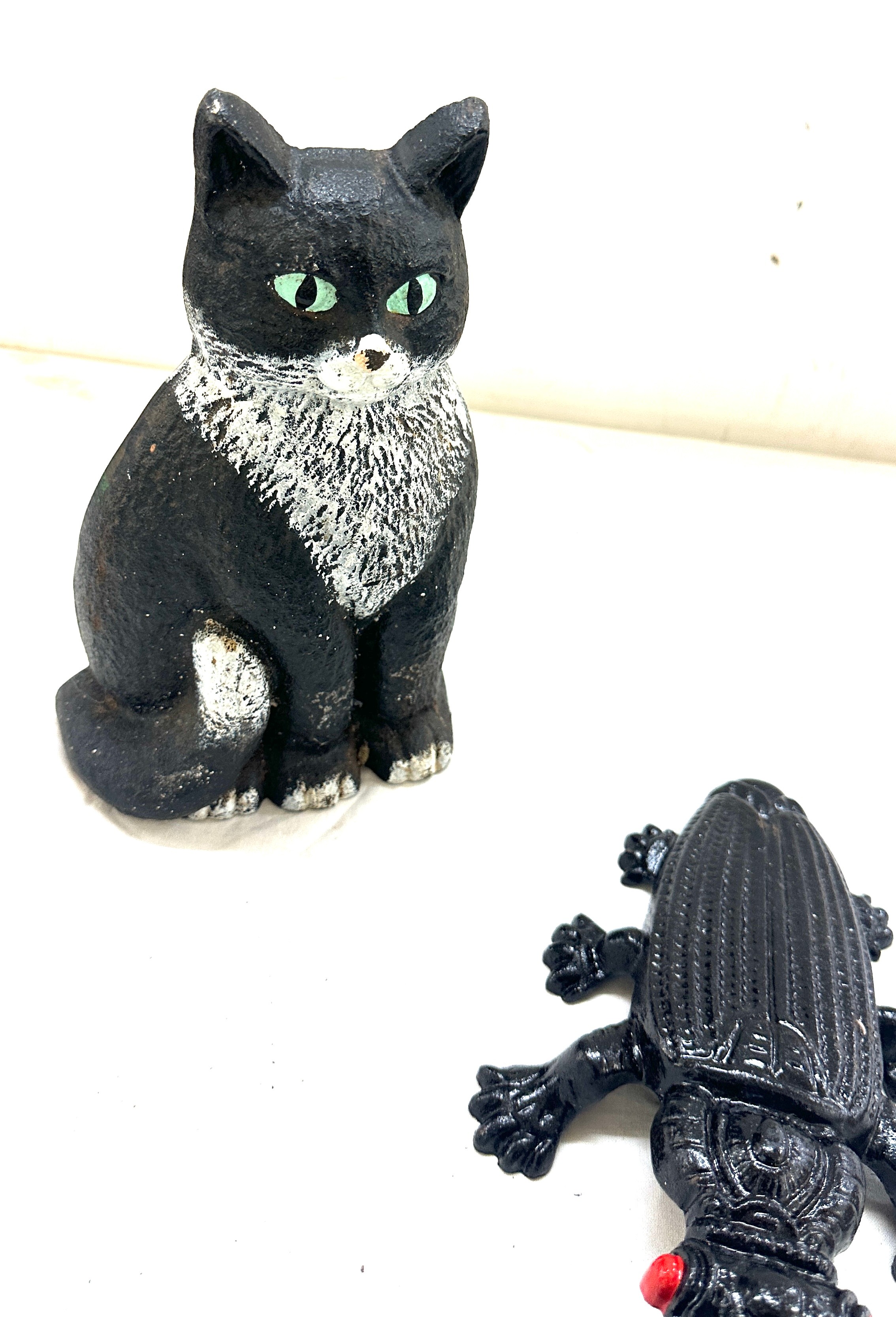 Scarab cast iron door jack and a cast iron black and white cat door stop - Image 3 of 4