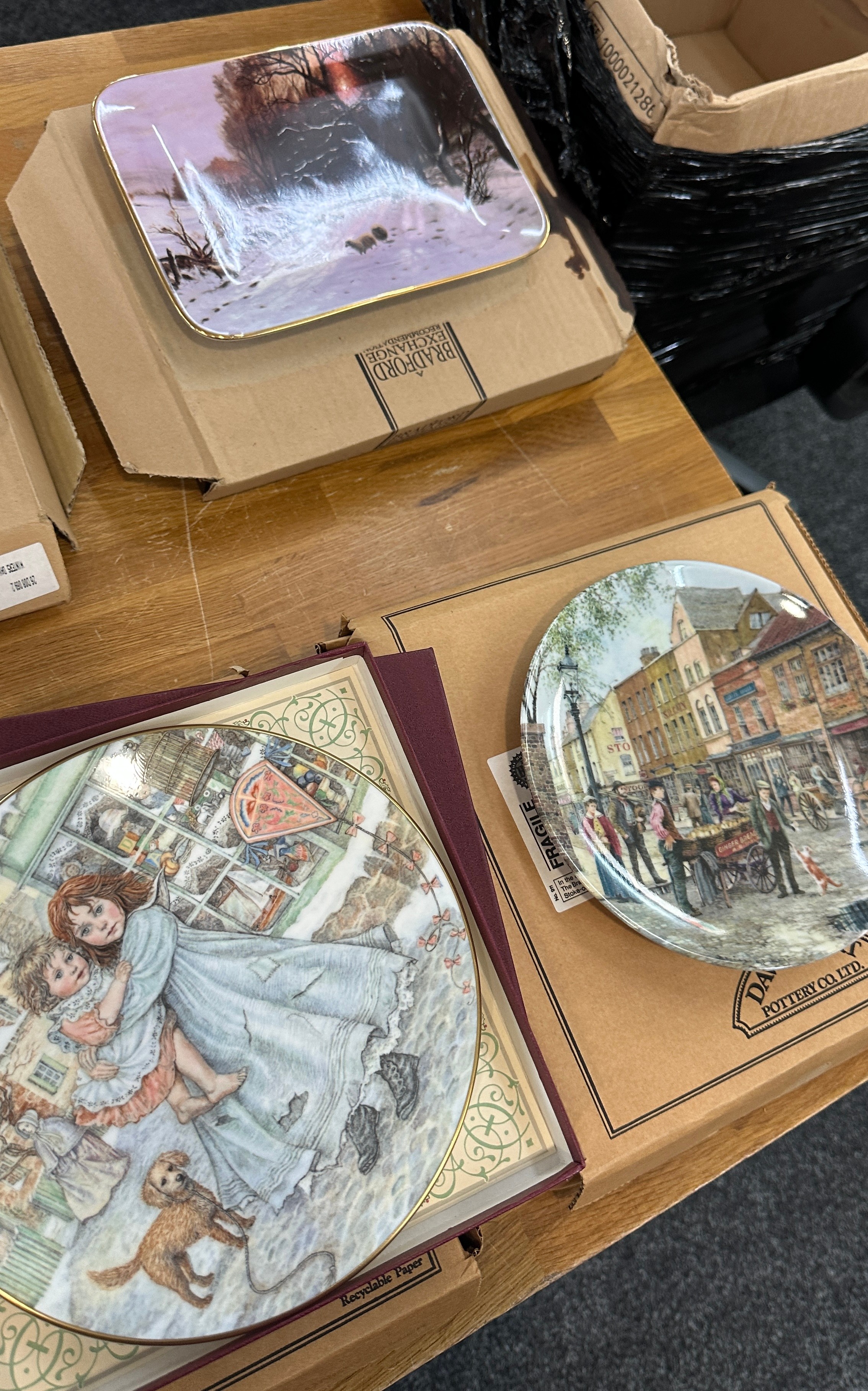 Selection of 20 boxed collectors plates includes Davenport and Royal Worcester etc - Image 3 of 6