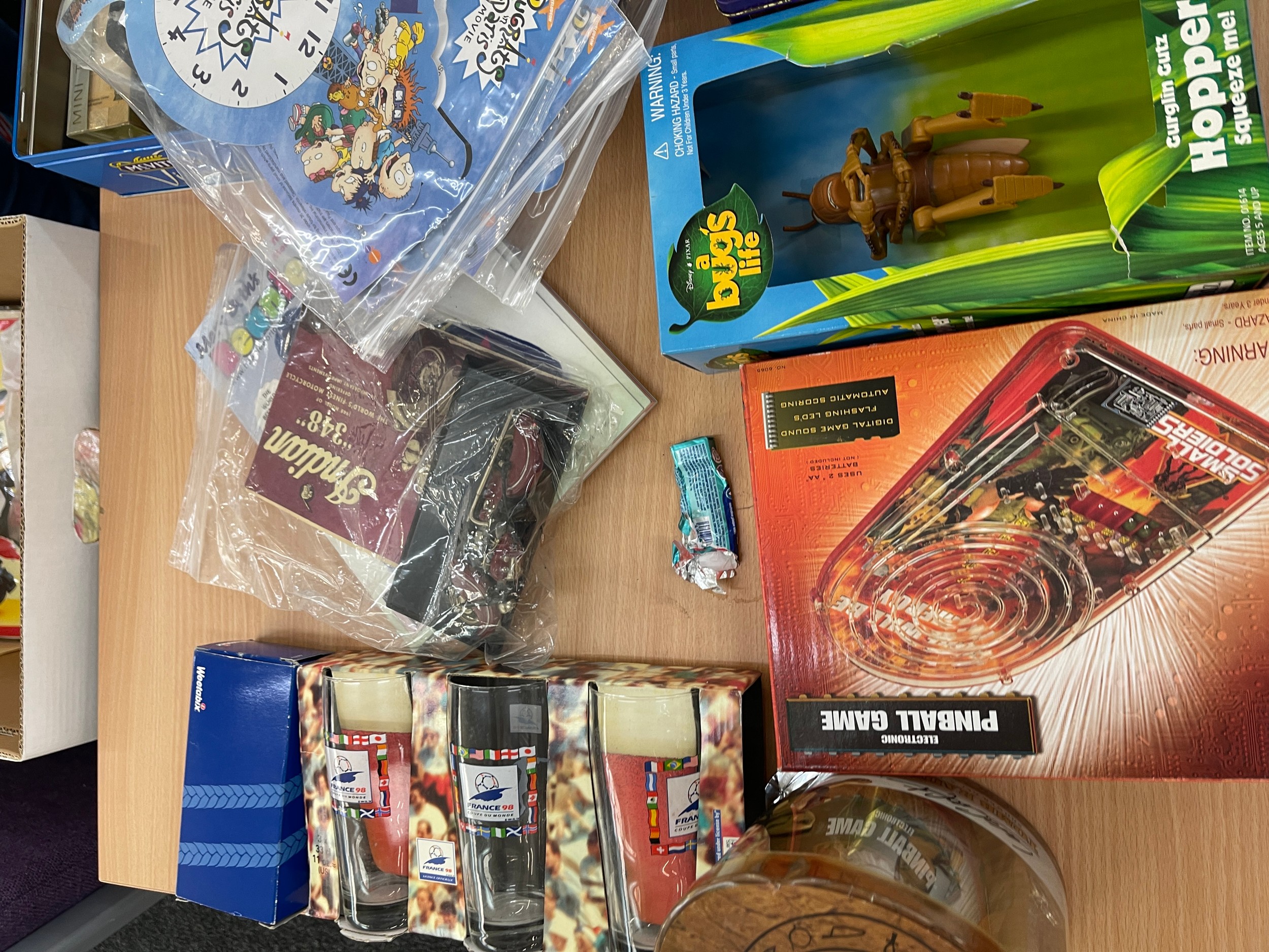 Large selection vintage and later games and accessories, to include bags, MacDonalds toys, Marvel, - Bild 7 aus 11