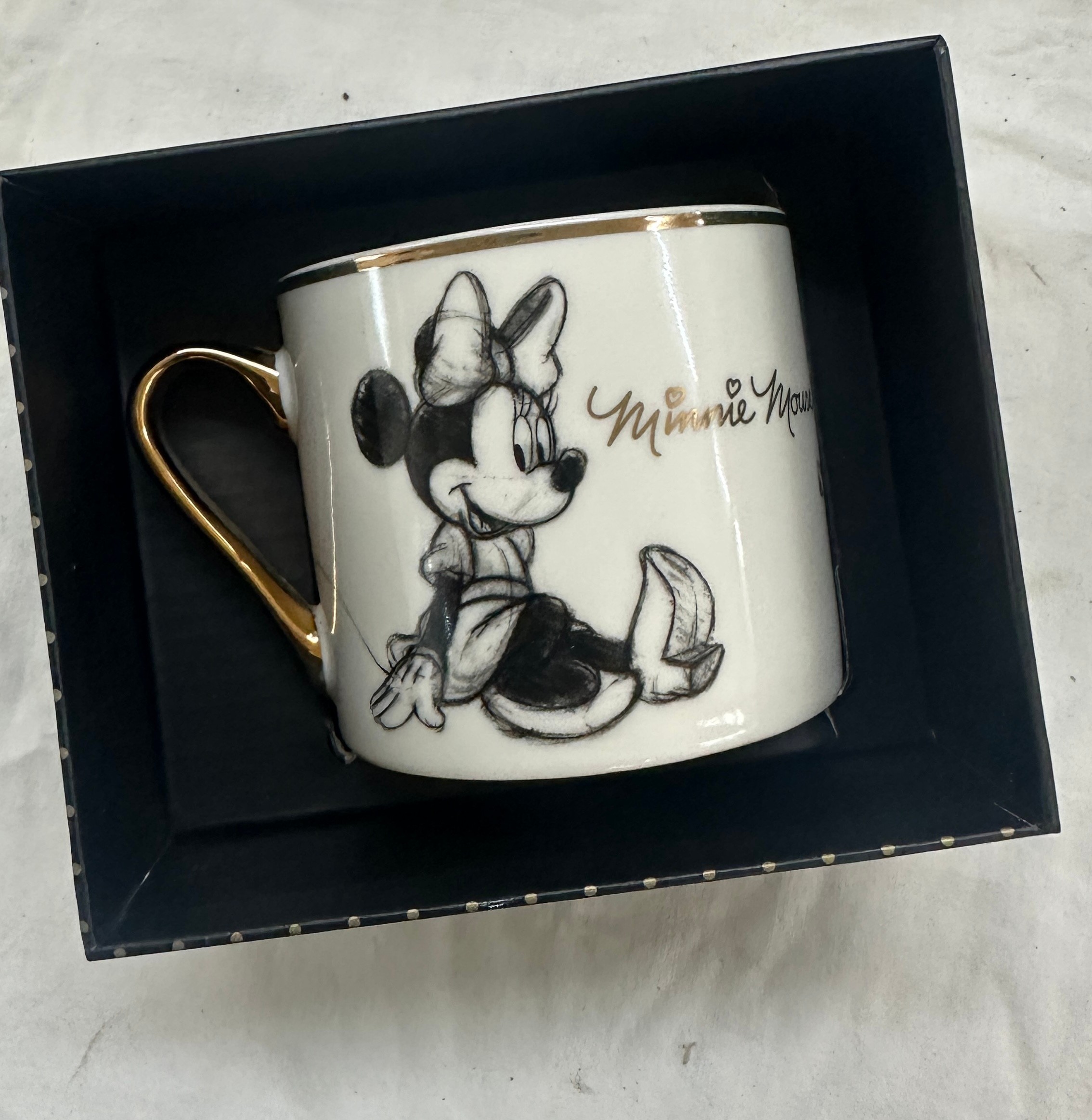 Spode Disney Christmas tree design bowl, Minnie Mouse mugs photo frames etc - Image 4 of 5