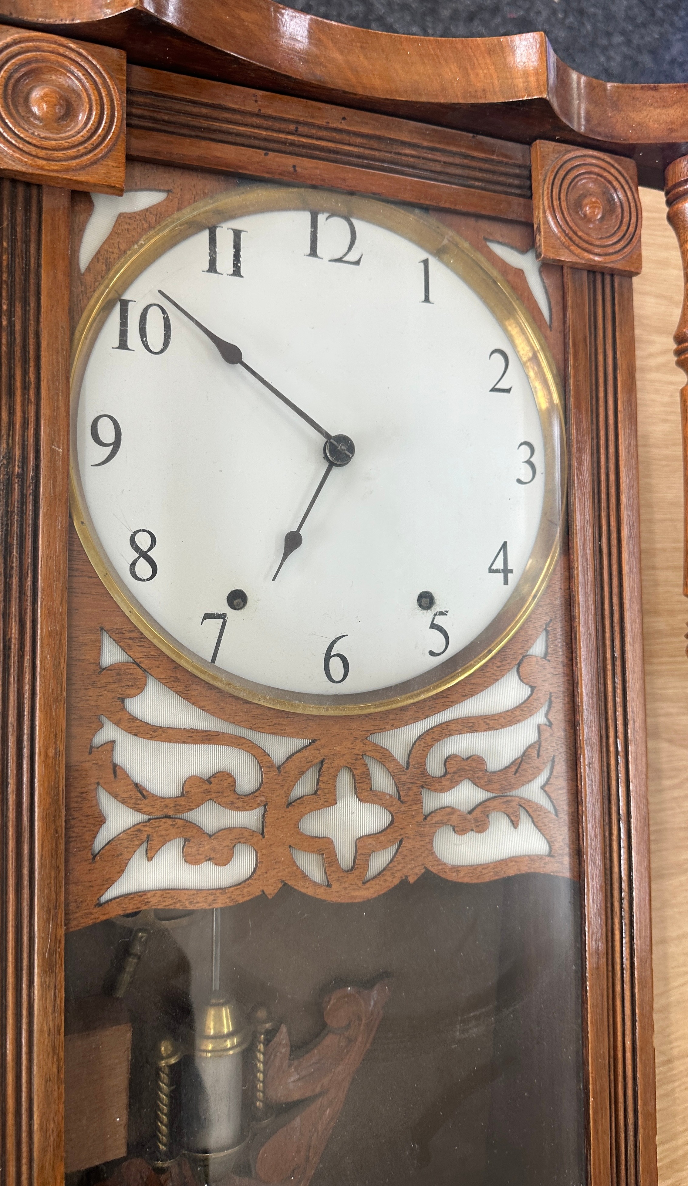 Vintage 3 Key hole wall clock, untested - Image 3 of 4