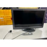 Panasonic 32inch TV with remote tx/l32d25va, untested
