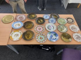 Larges selection of assorted collectors plates