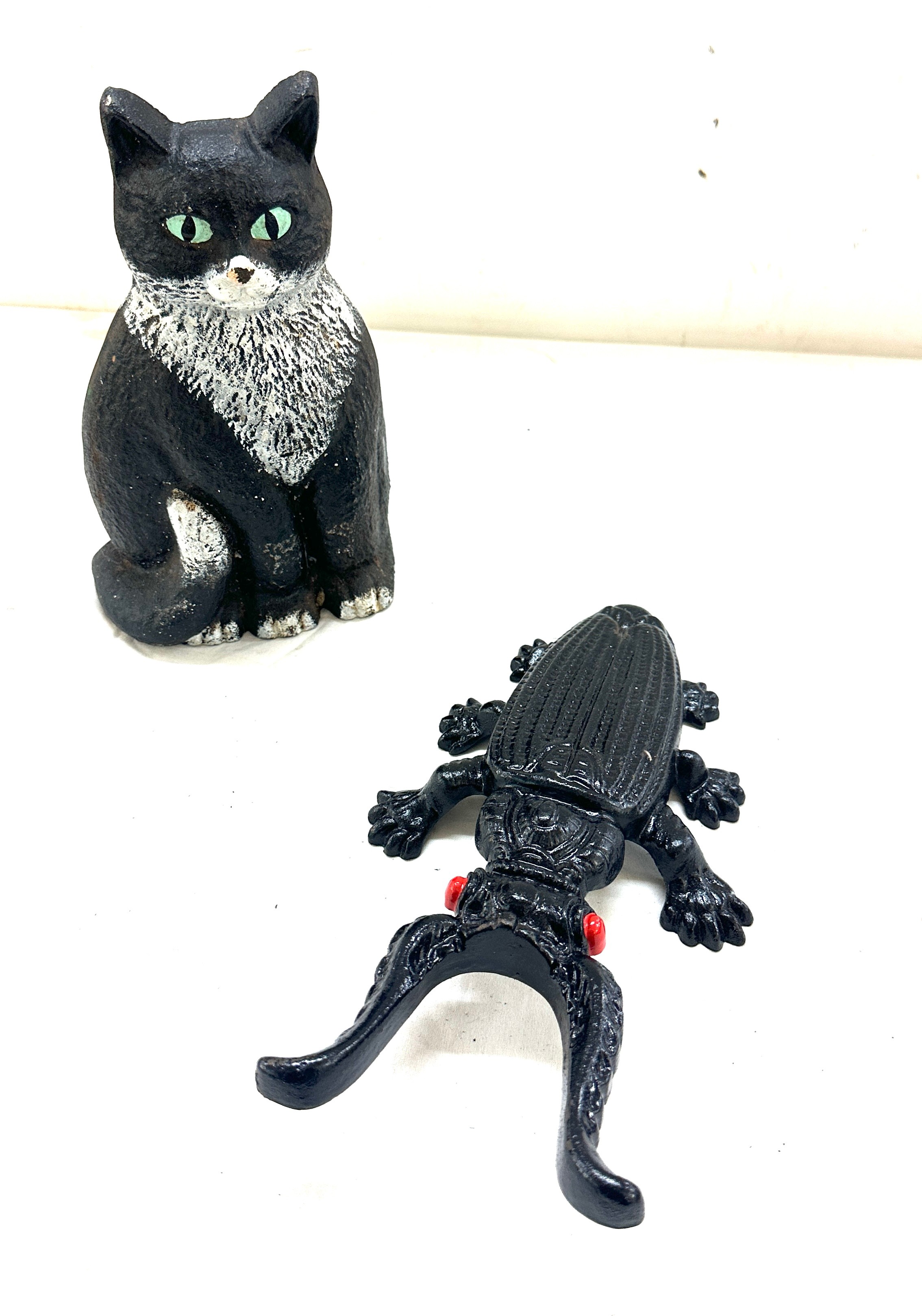 Scarab cast iron door jack and a cast iron black and white cat door stop - Image 4 of 4