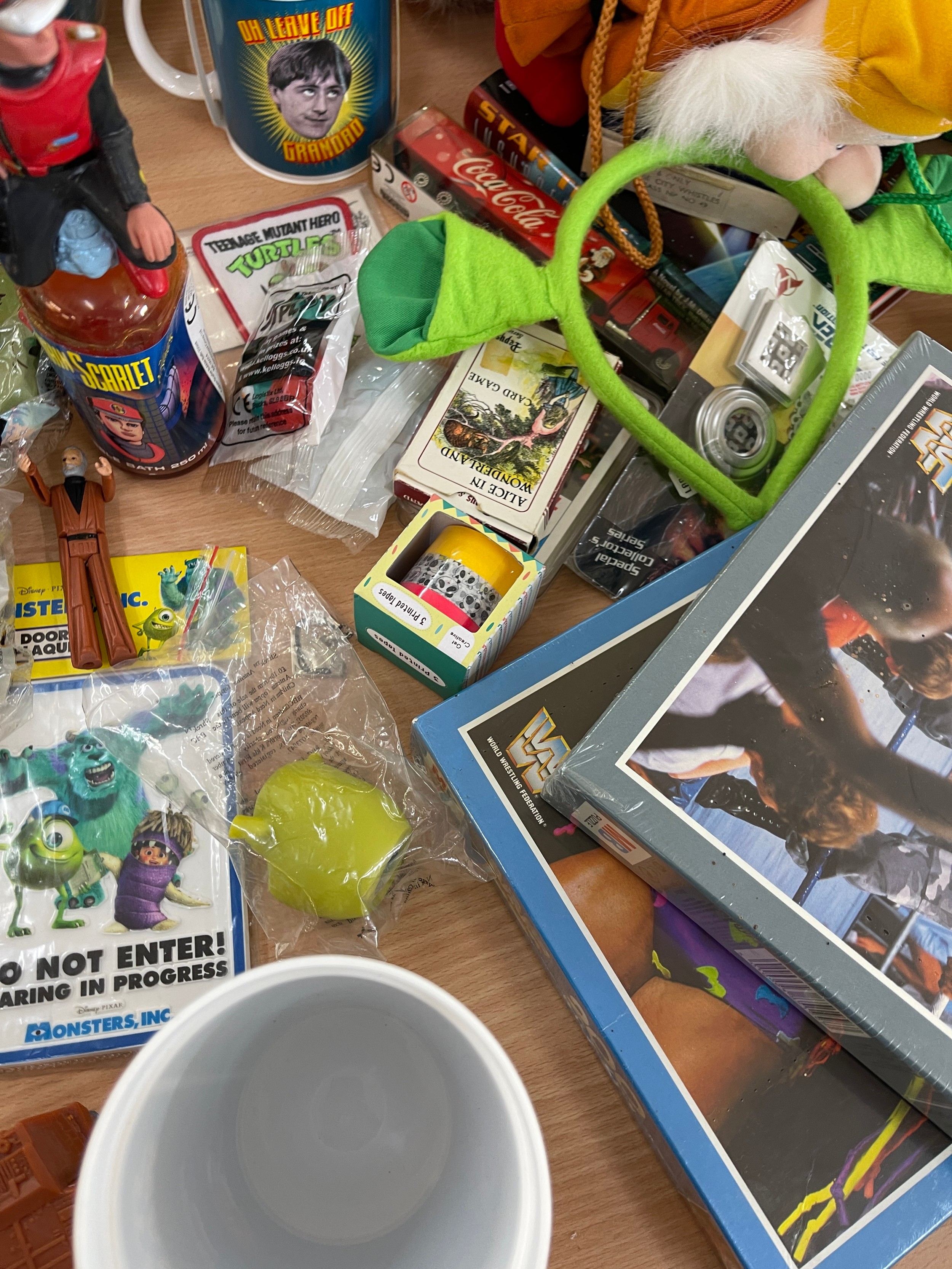 Large selection vintage and later games and accessories, to include bags, MacDonalds toys, Marvel, - Bild 11 aus 11