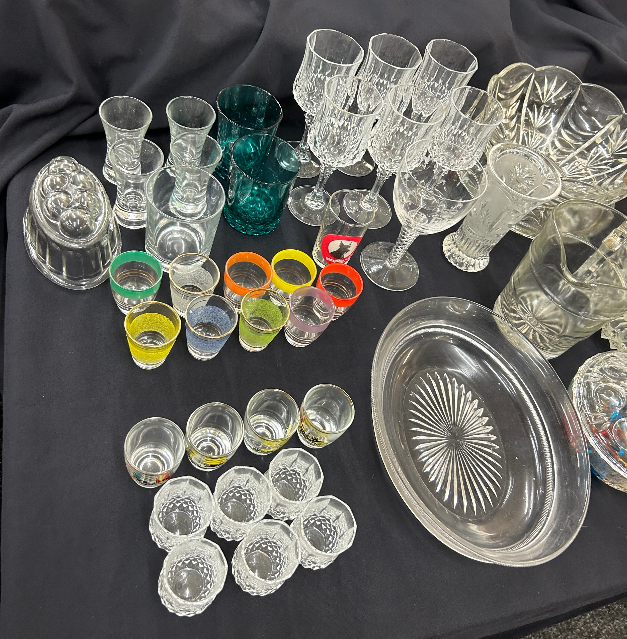 Large selection of glassware to include bowls, jugs, glasses etc - Image 2 of 5