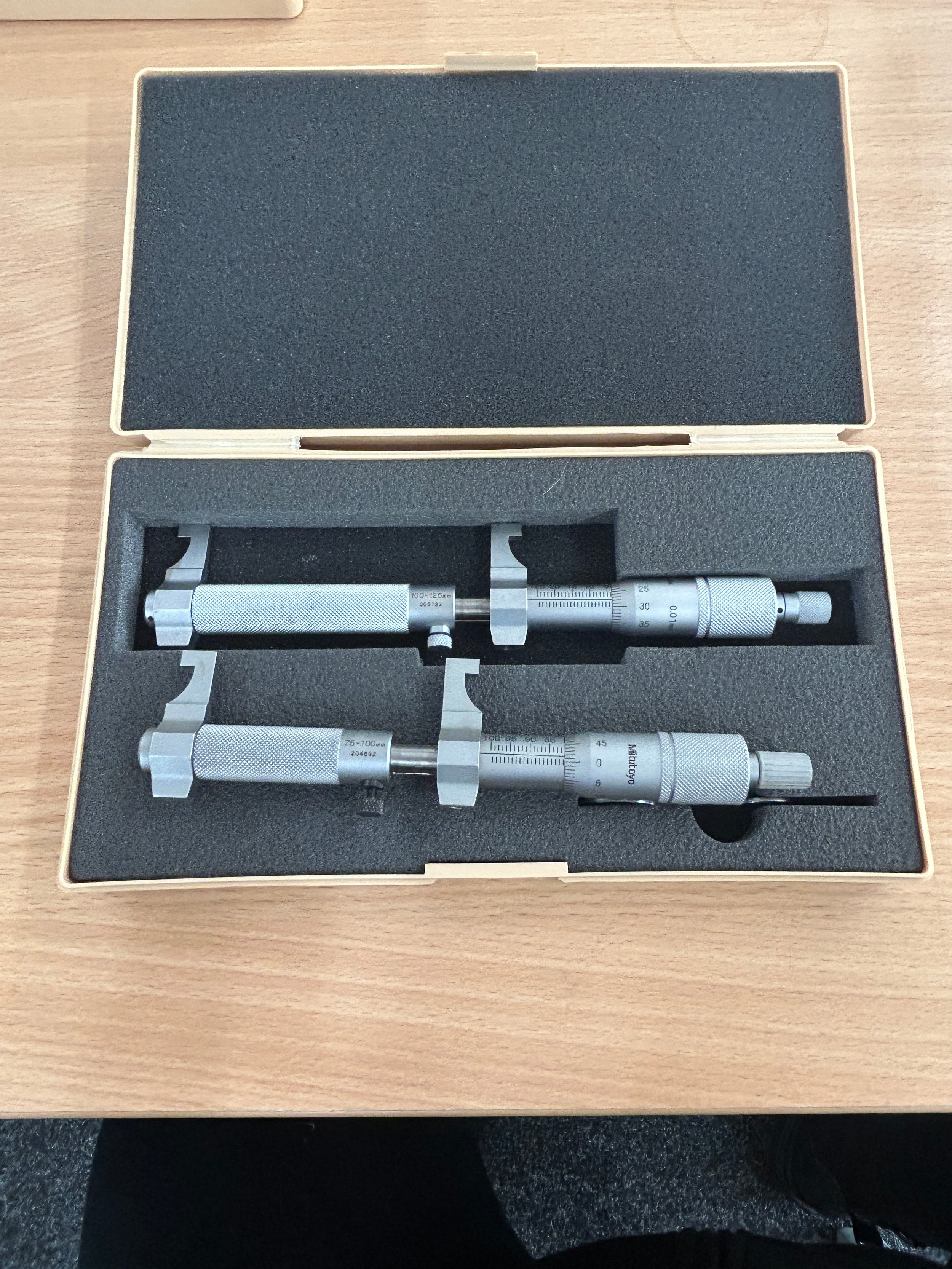 Cased Mitutoyo inside micrometers 145-189, in new condition to include additional micormeter size