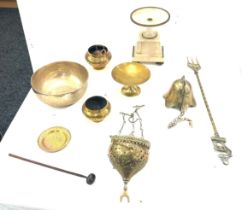 Selection of assorted brass ware