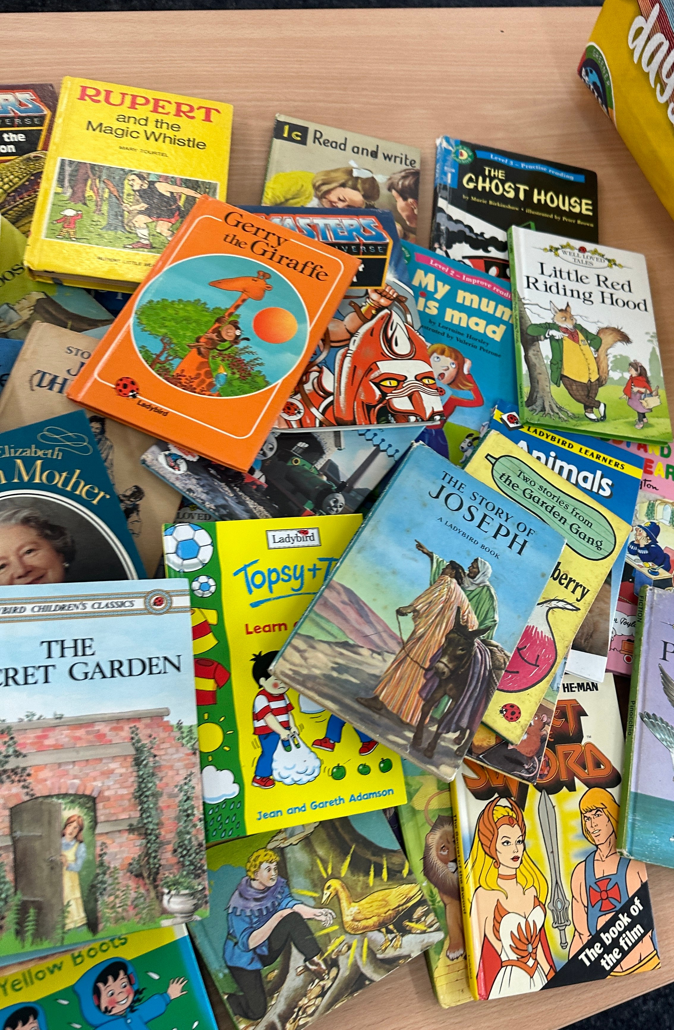 Large selection of vintage Ladybird books includes Rupert bear etc - Image 5 of 7