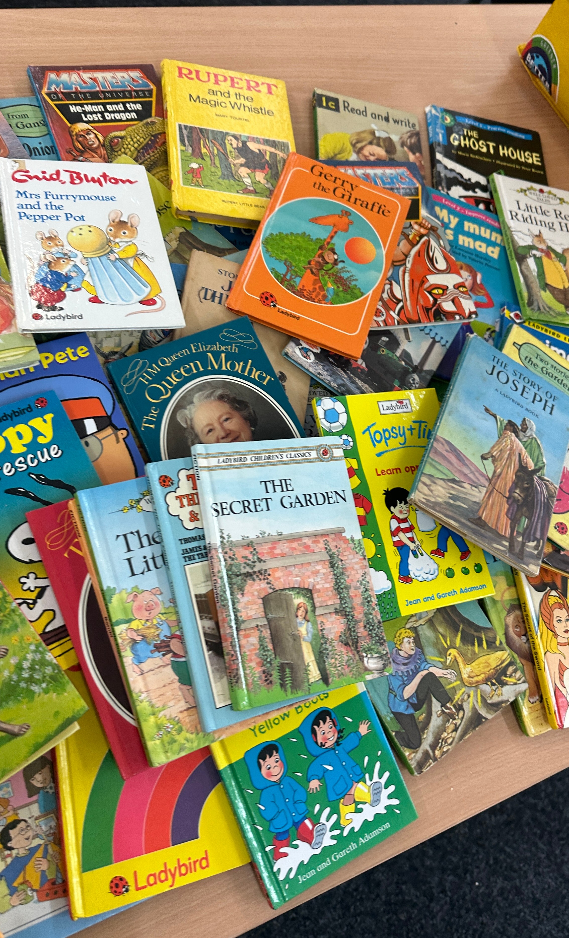 Large selection of vintage Ladybird books includes Rupert bear etc - Image 4 of 7