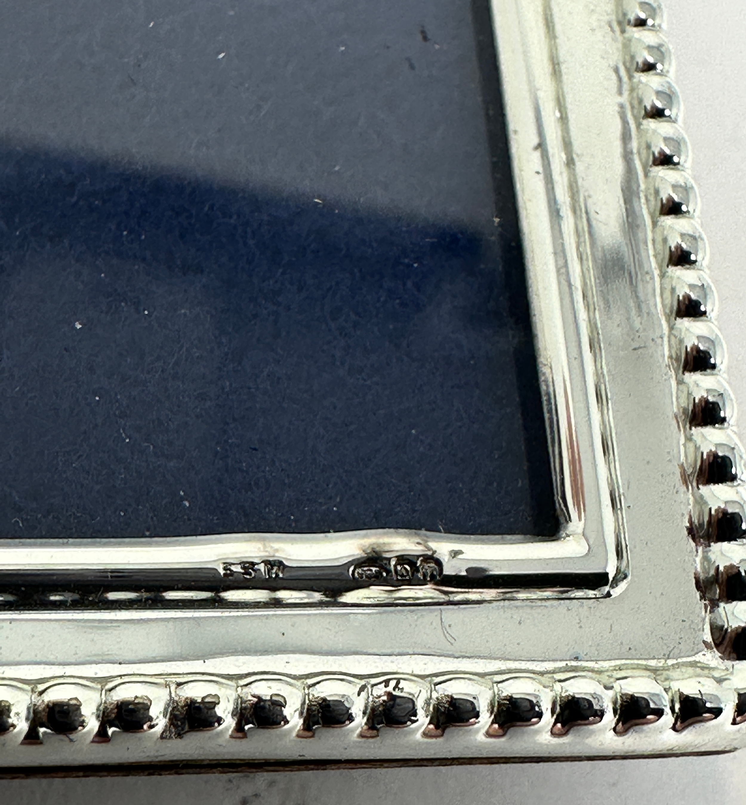 2 silver picture frames largest measures approx 18cm by 13cm - Image 5 of 5