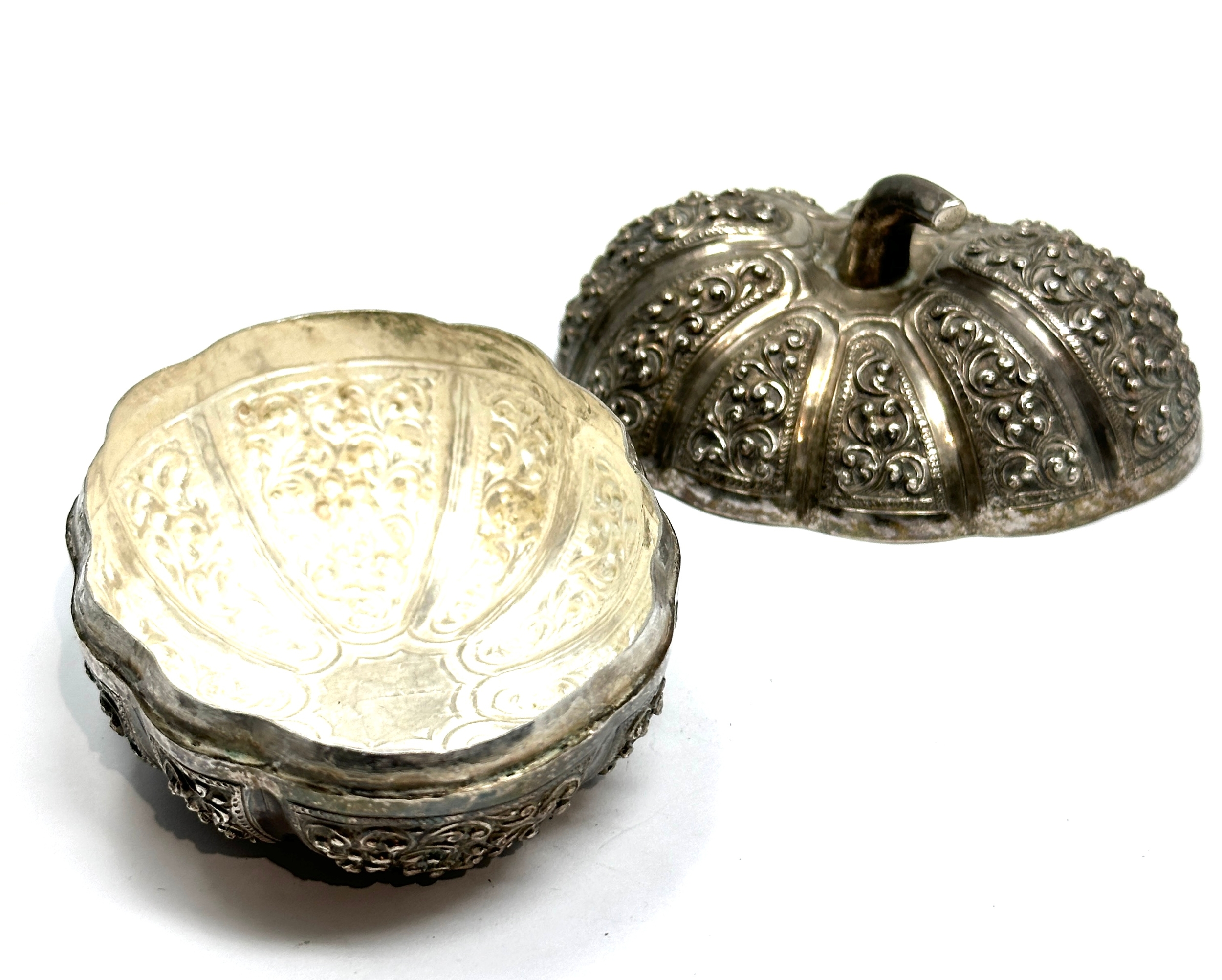 Antique asian silver pumpkin box measures approx 8.7cm wide height 6.3cm - Image 3 of 4