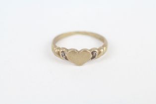 9ct gold white gemstone heart shaped ring