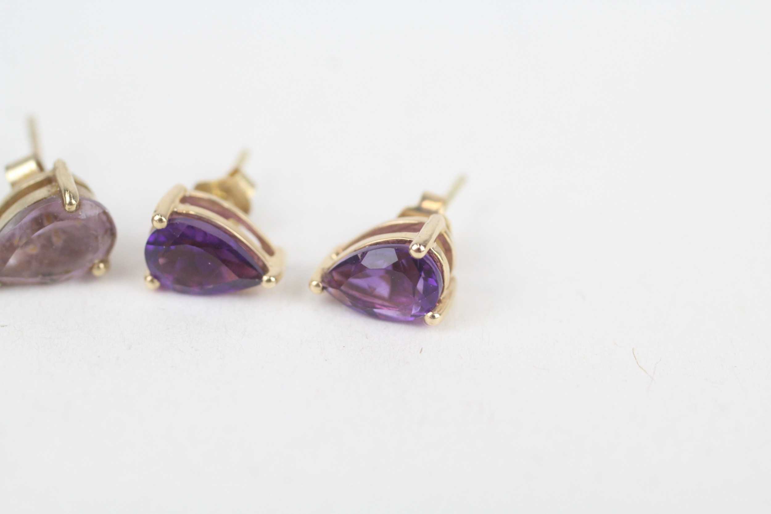 2x 9ct gold pear cut amethyst stud earrings with scroll backs - Image 2 of 4