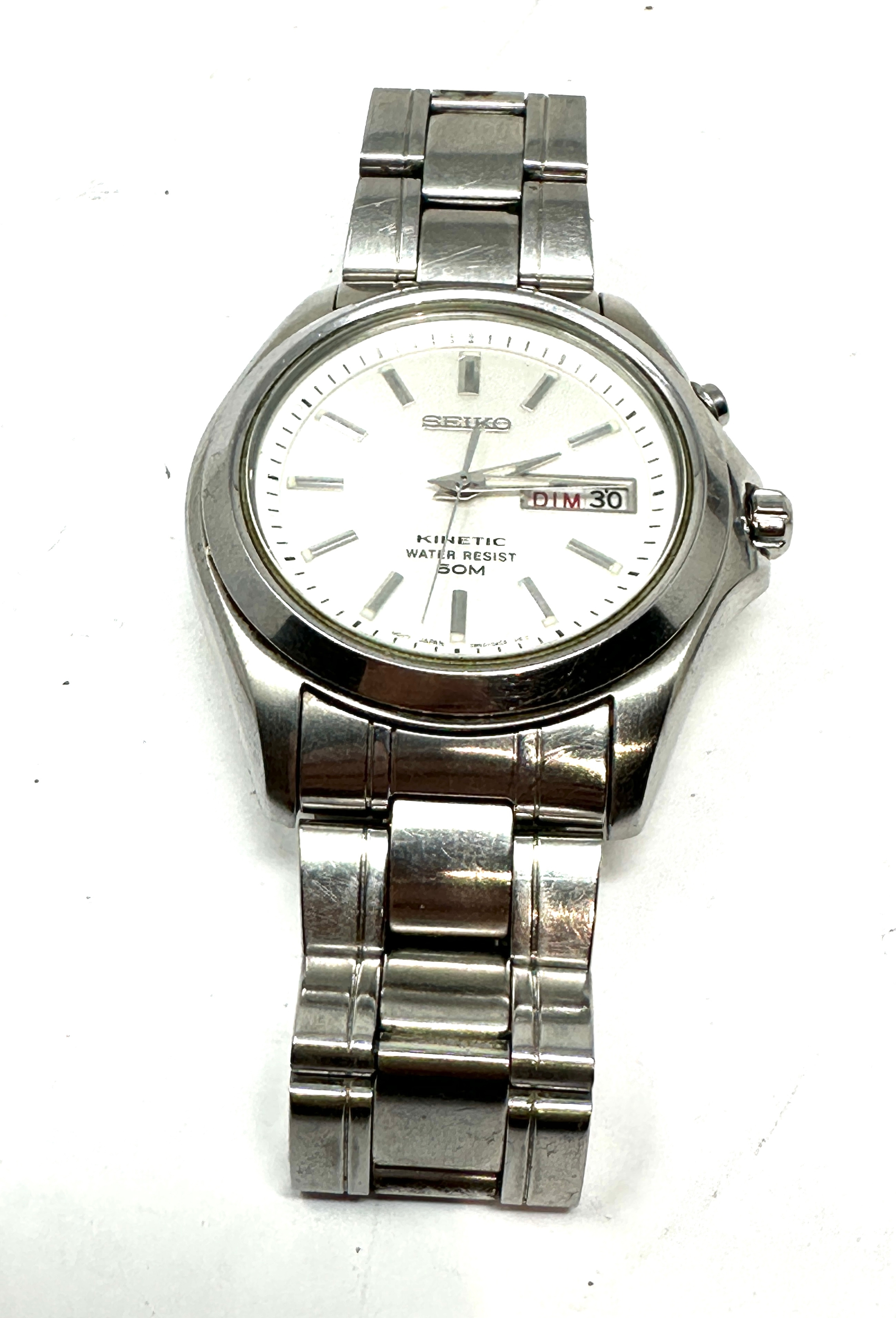 Gents Seiko Kinetic Watch 5M63-0B90 - 50m the watch is ticking