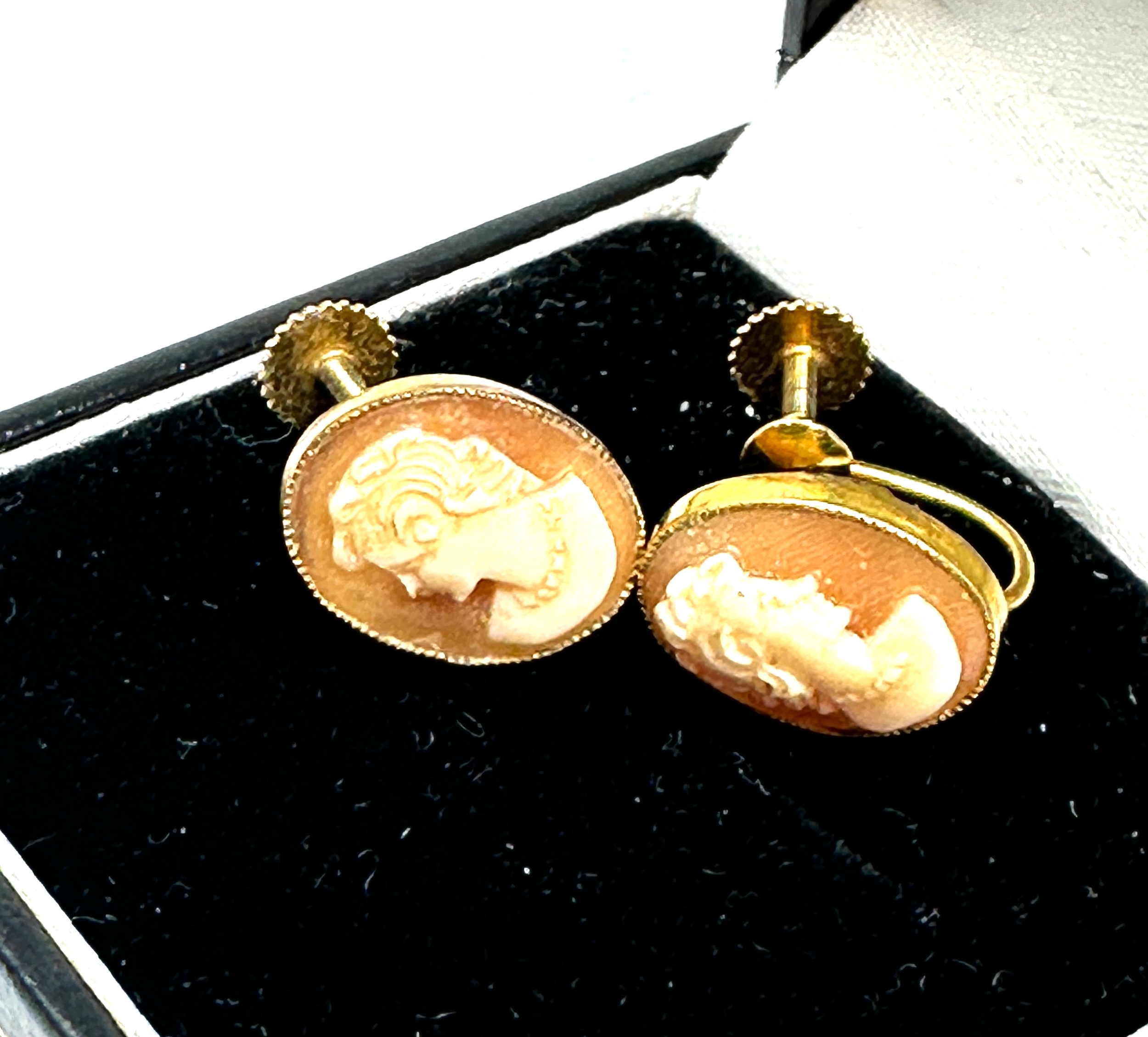 vintage 9ct gold cameo earrings weight 2g