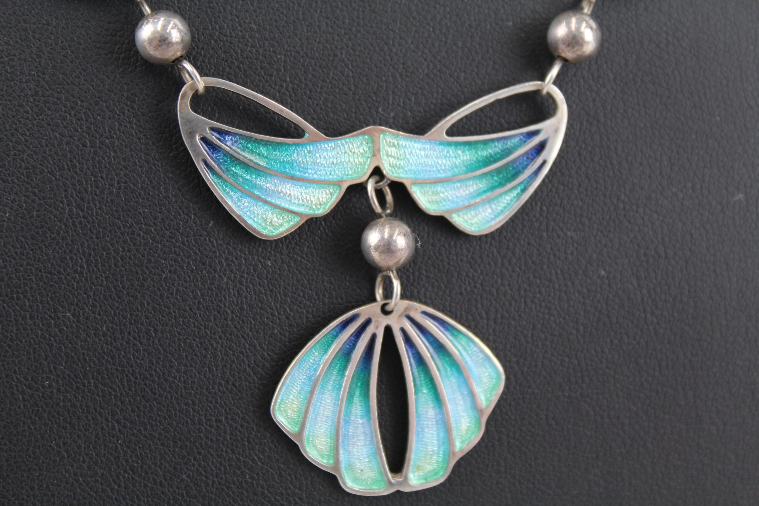 A silver Art Nouveau style enamel necklace and earring set by Malcom Gray (24g) - Image 3 of 6