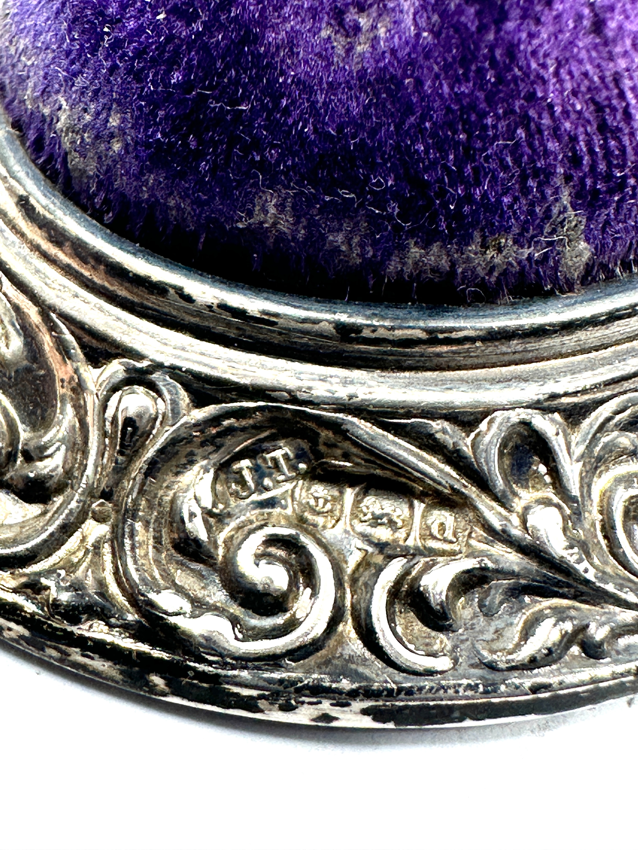 Antique victorian silver heart pin cushion birmingham silver hallmarks measures approx 5.6cm by 5. - Bild 4 aus 4