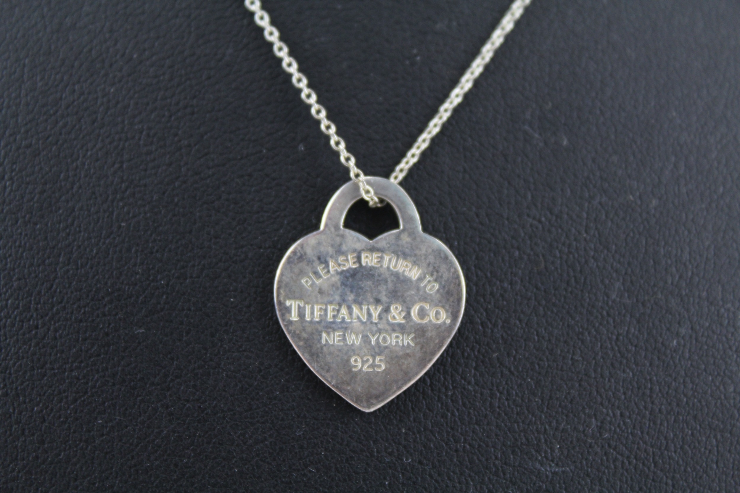 A silver heart pendant necklace by Tiffany and Co (4g) - Image 2 of 5
